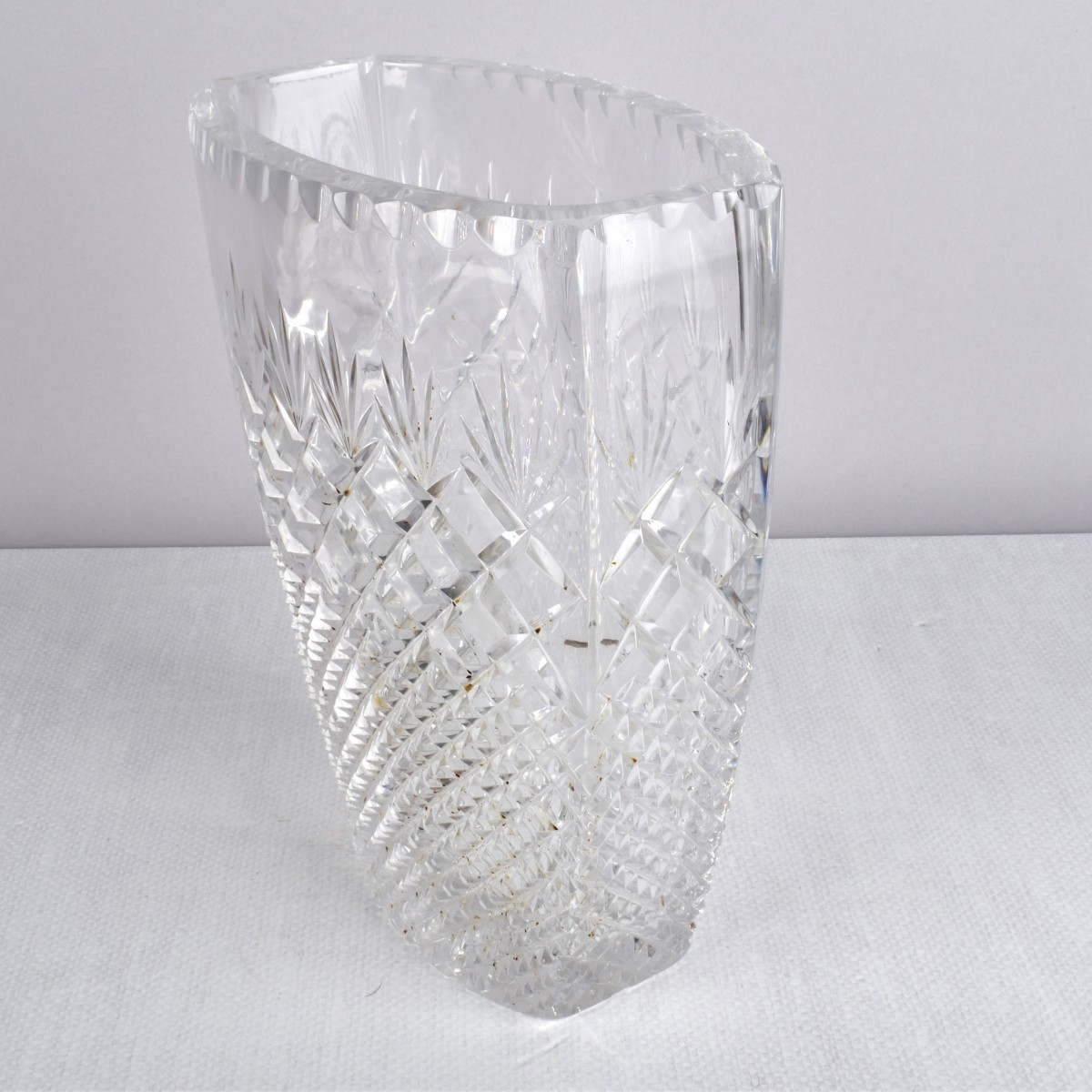 Assortment of Table Ware Pieces