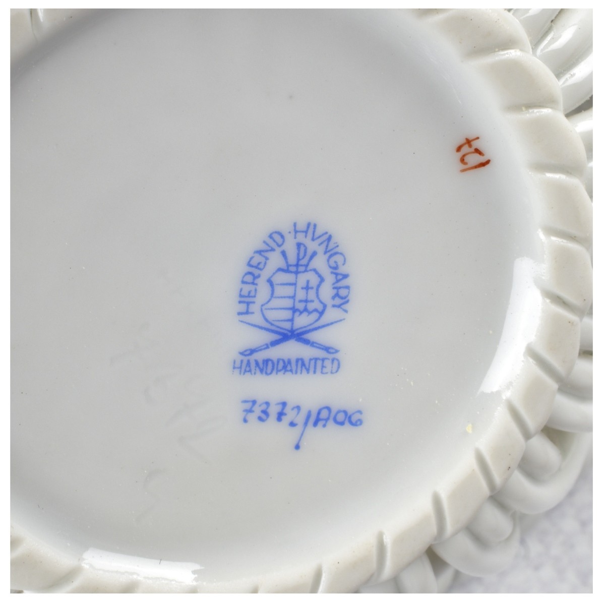 Assortment of Table Ware Pieces