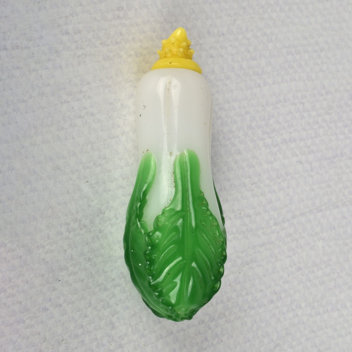 Vintage Carved Peking Glass Snuff Bottle