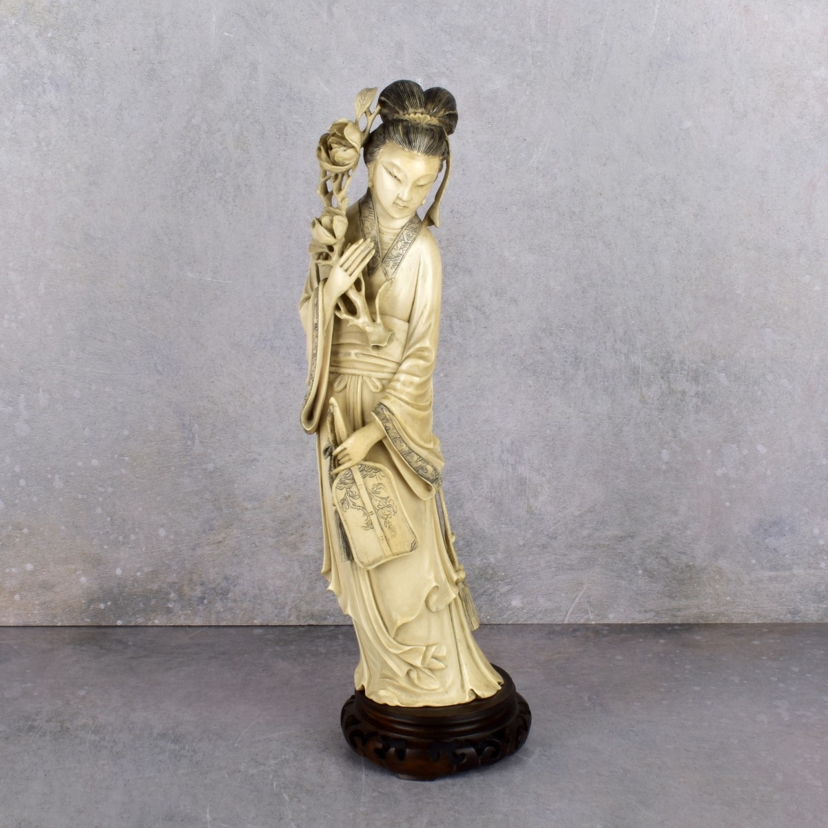 18/19th Century Chinese Carving of a Lady