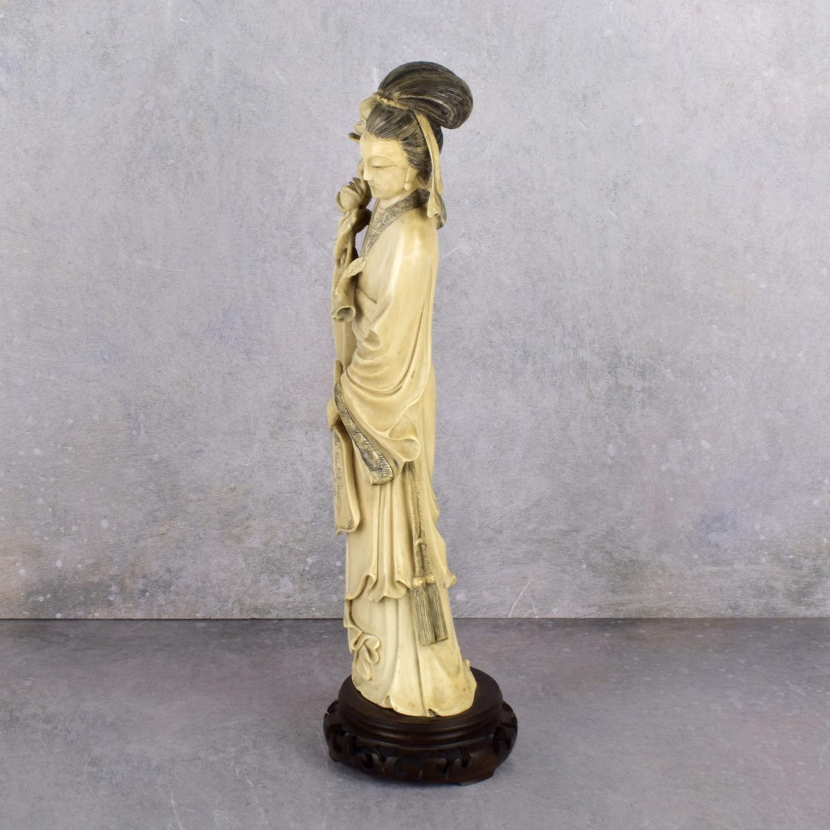 18/19th Century Chinese Carving of a Lady