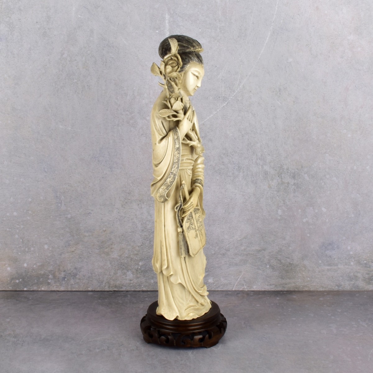 18/19th Century Chinese Carving of a Lady
