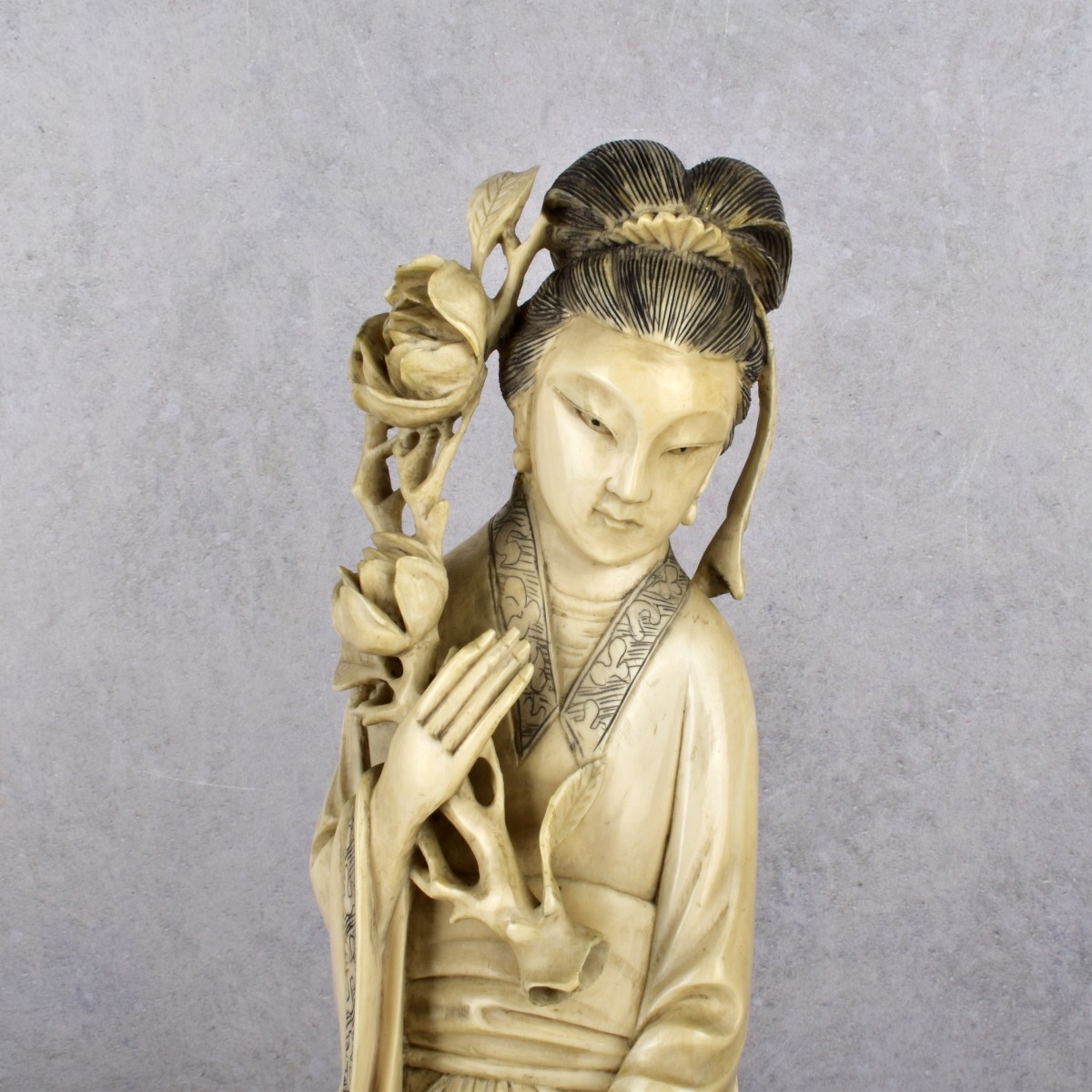 18/19th Century Chinese Carving of a Lady