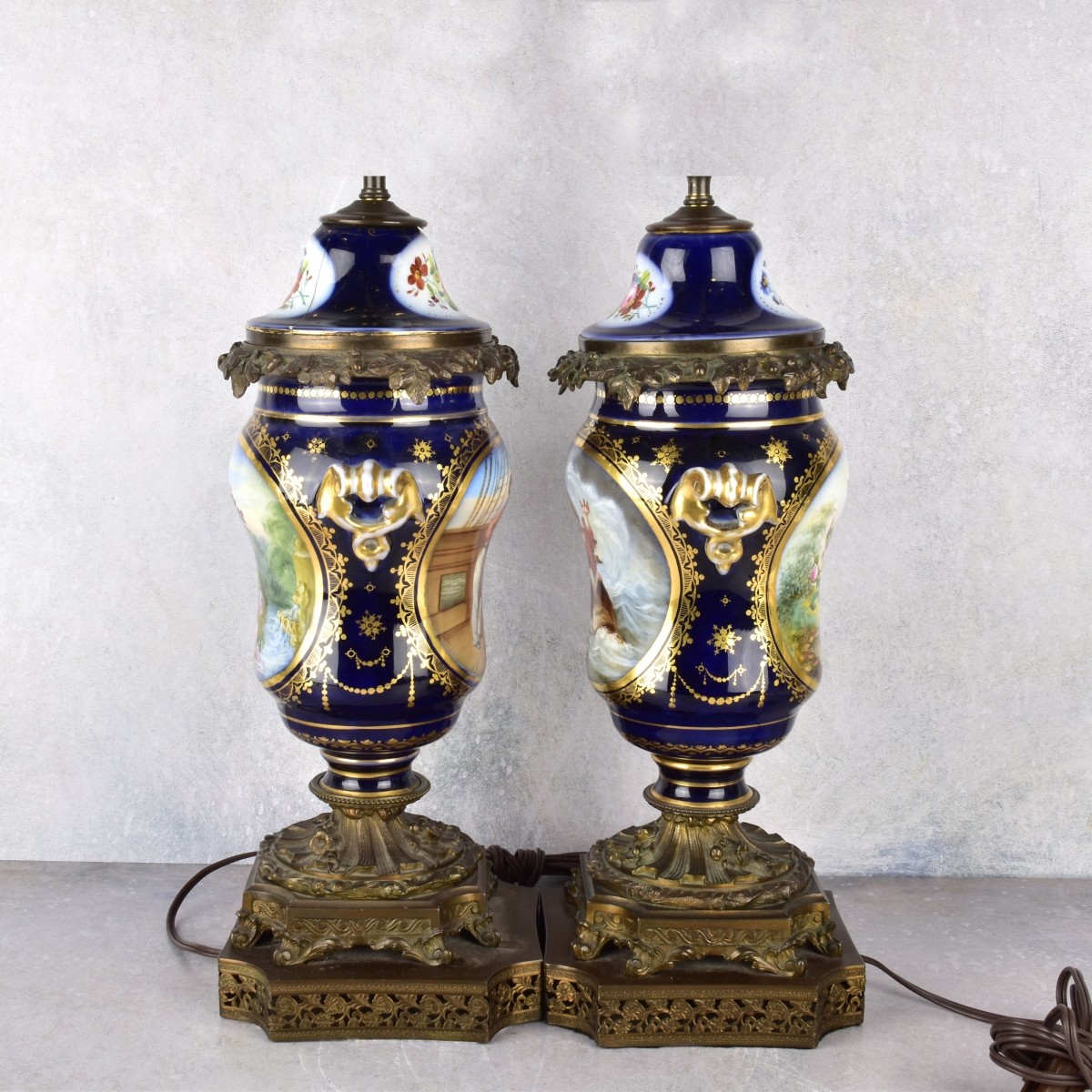 Antique Pair of Old Paris Porcelain Table Lamps