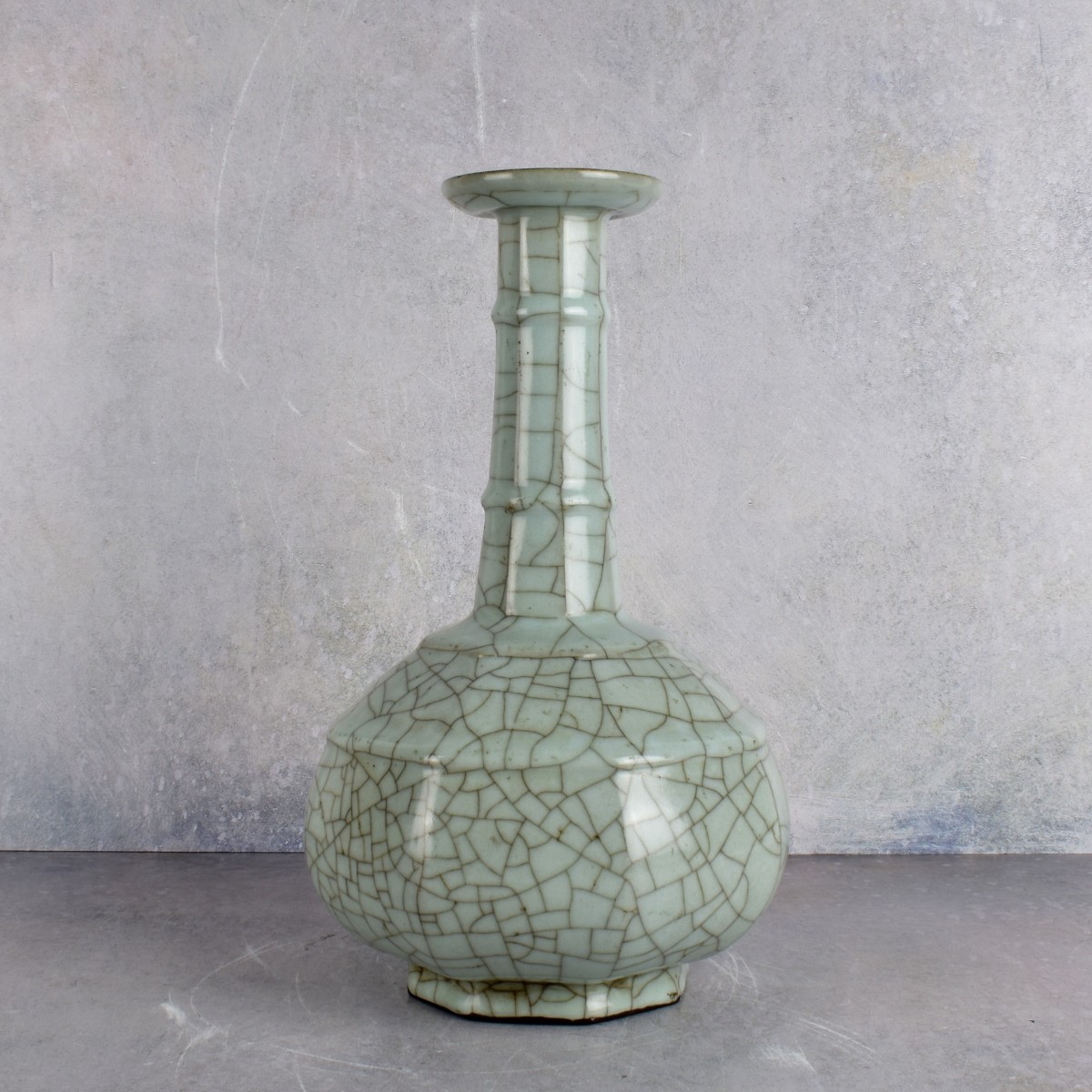 Chinese Ge-ware Crackle Glazed Porcelain Vase