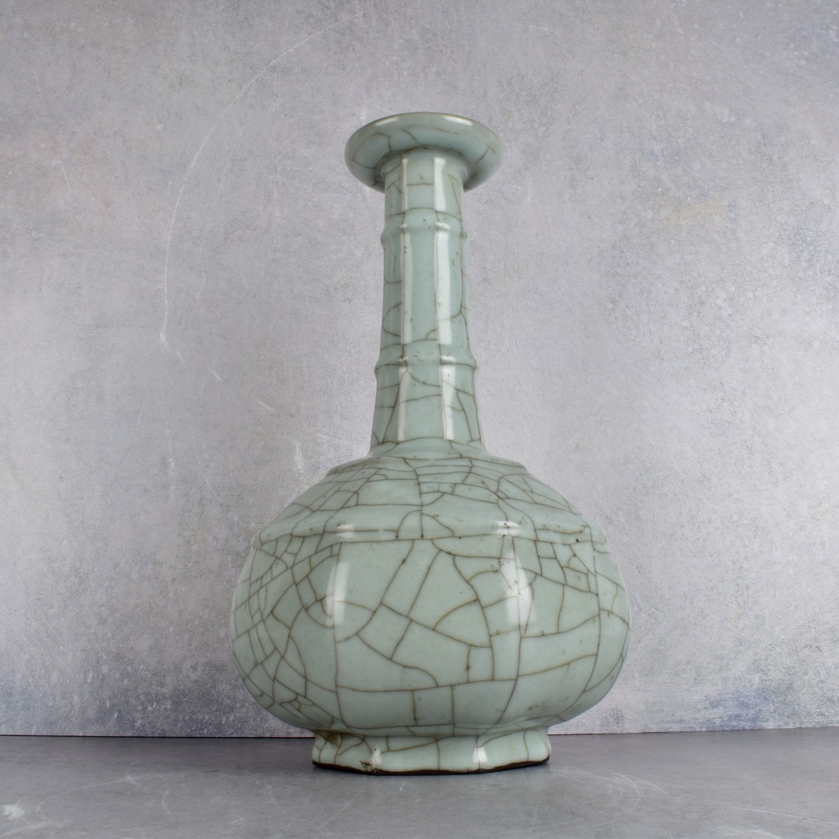 Chinese Ge-ware Crackle Glazed Porcelain Vase