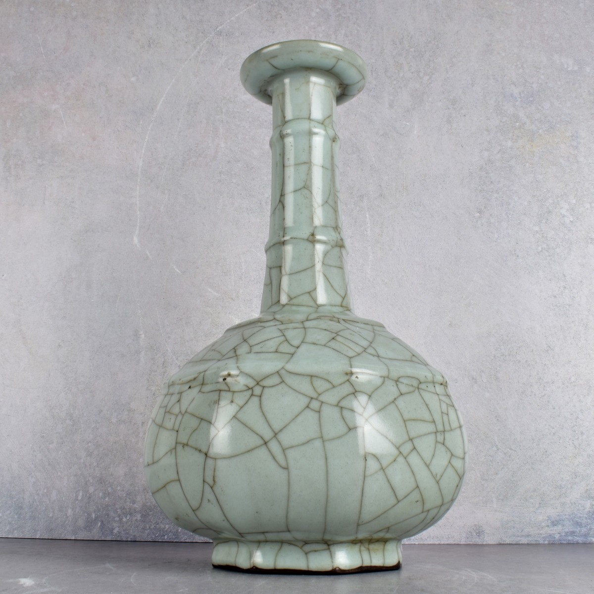 Chinese Ge-ware Crackle Glazed Porcelain Vase