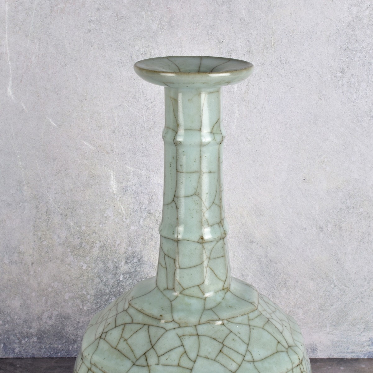 Chinese Ge-ware Crackle Glazed Porcelain Vase