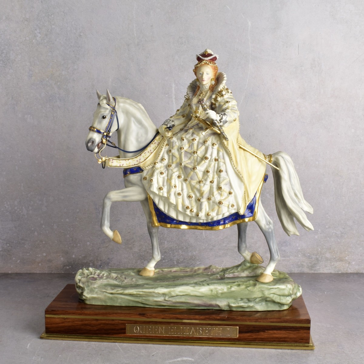 Royal Worcester Porcelain Figure Queen Elizabeth I