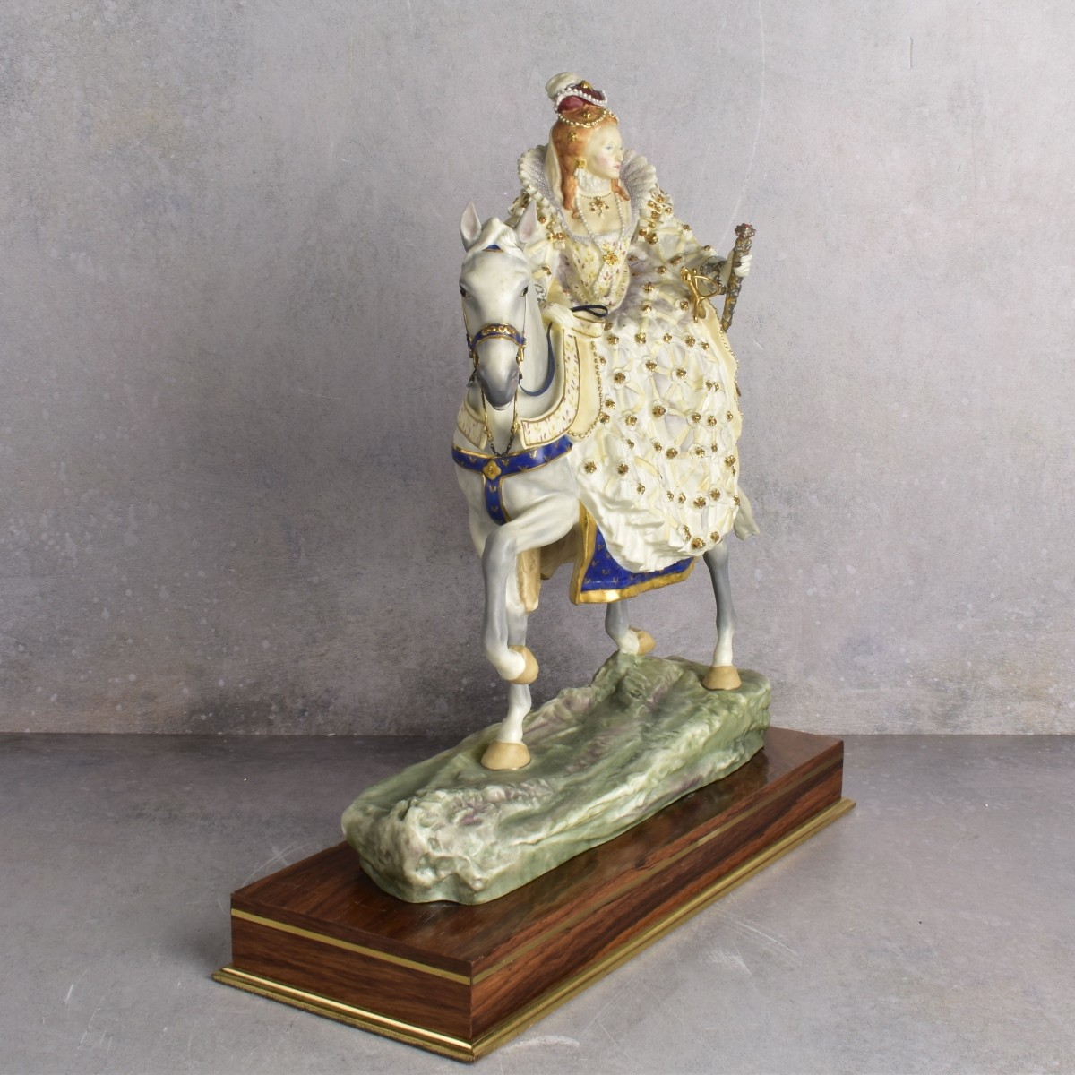 Royal Worcester Porcelain Figure Queen Elizabeth I