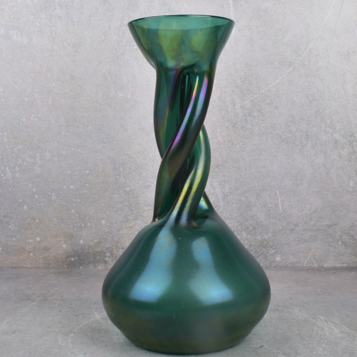 Vintage Emerald Green Hand Blown Twisted Vase