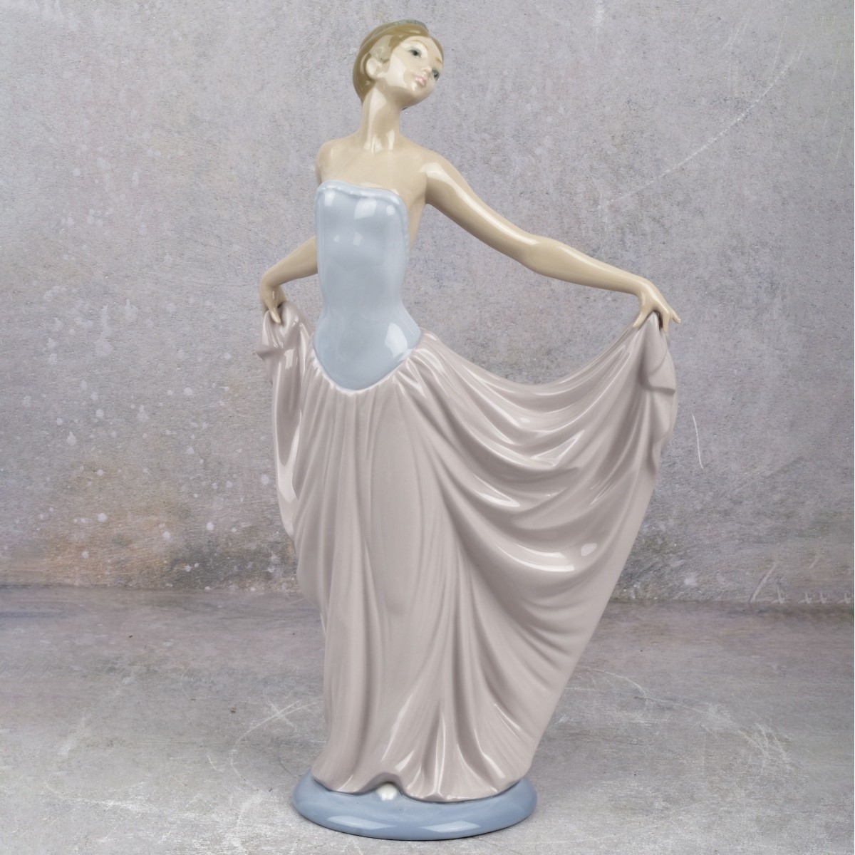 Lladro Glazed Porcelain Figurine of a Young Lady