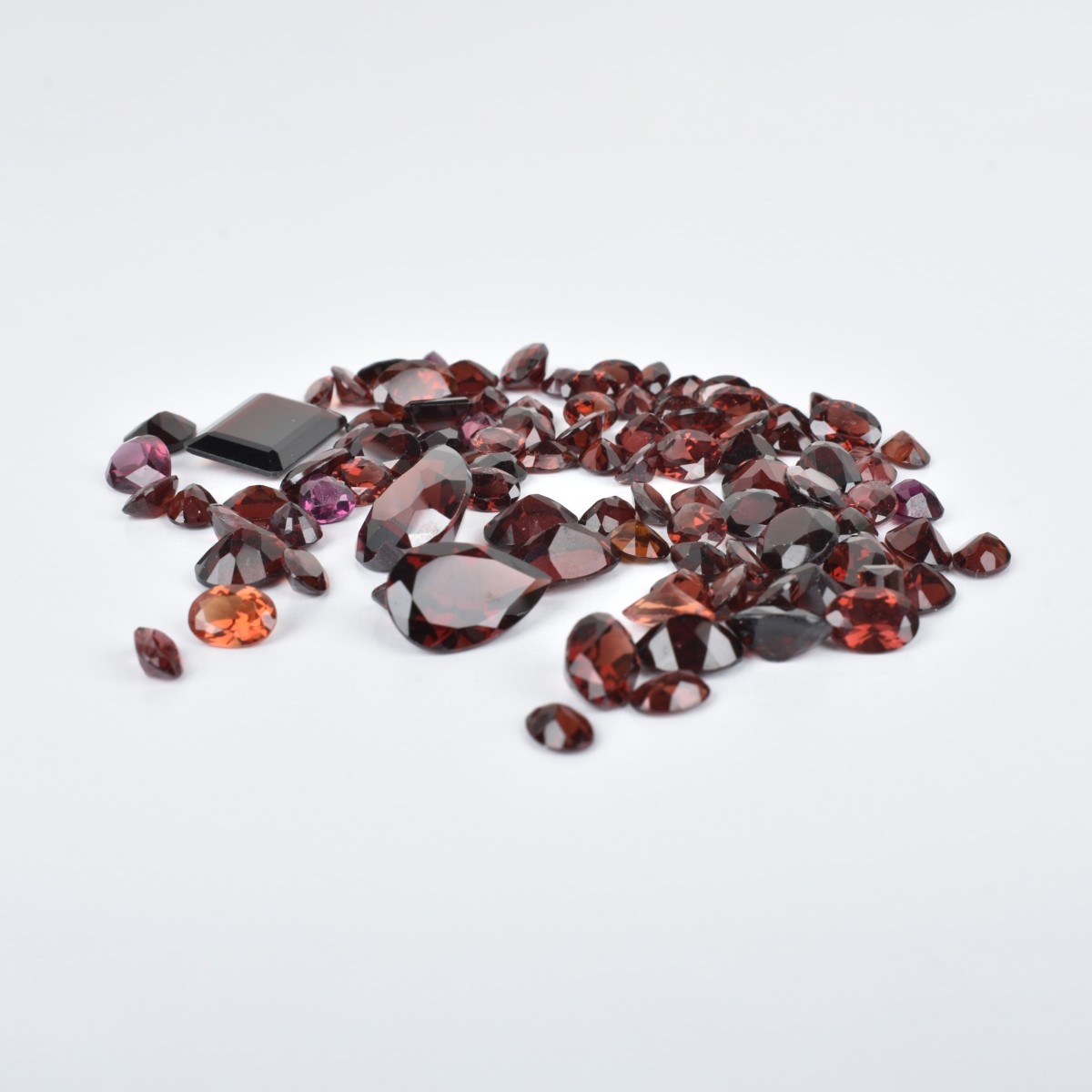 166.5ct TW Garnets