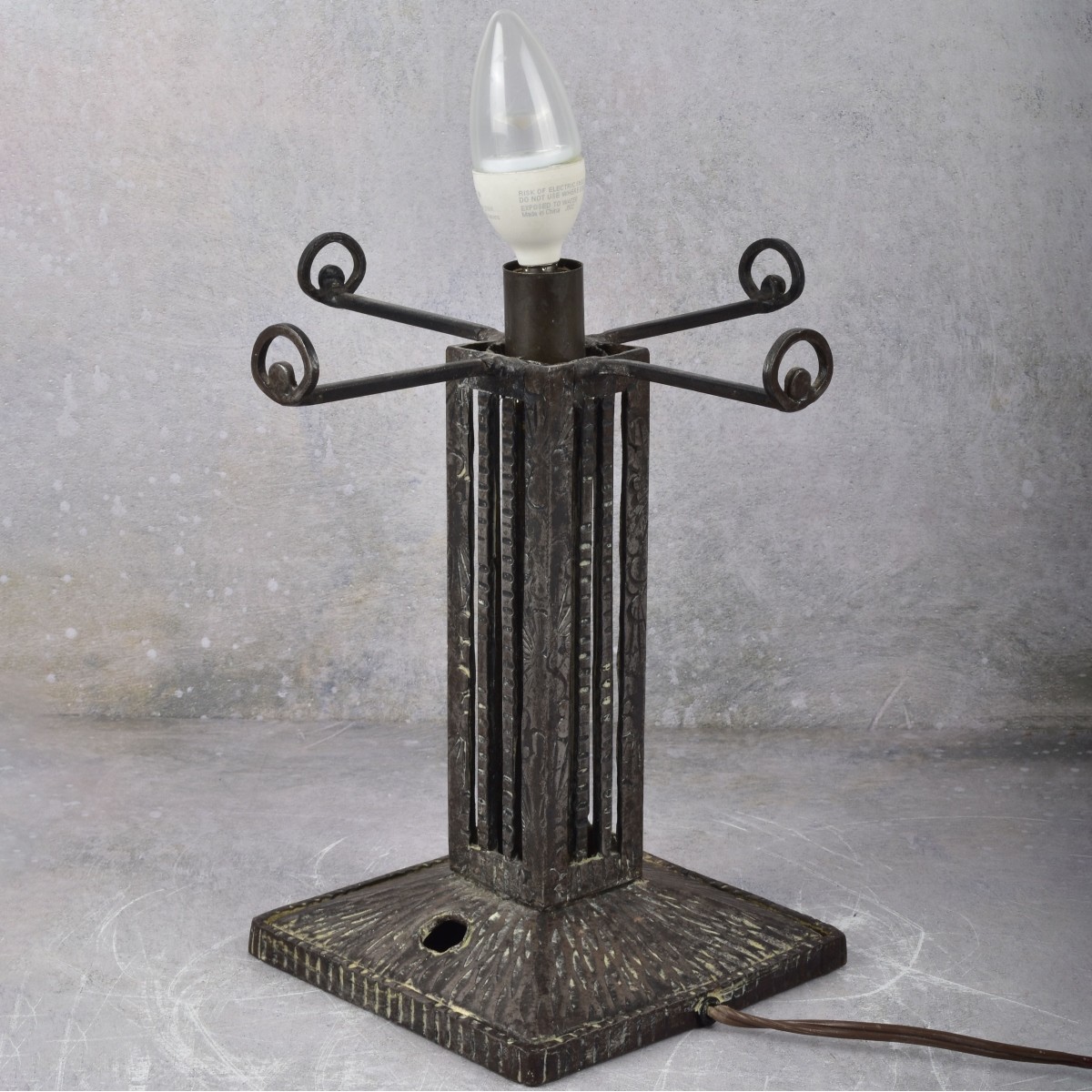 Modern Art Deco Tiffany Style Table Lamp