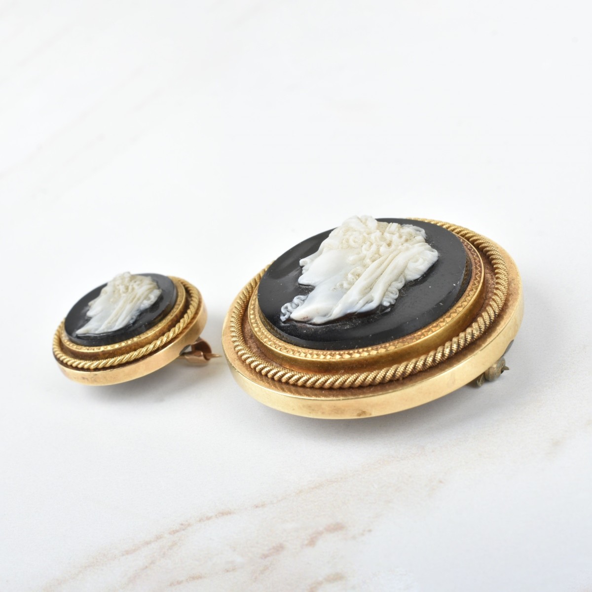 Onyx and 14K Pendant / Pins