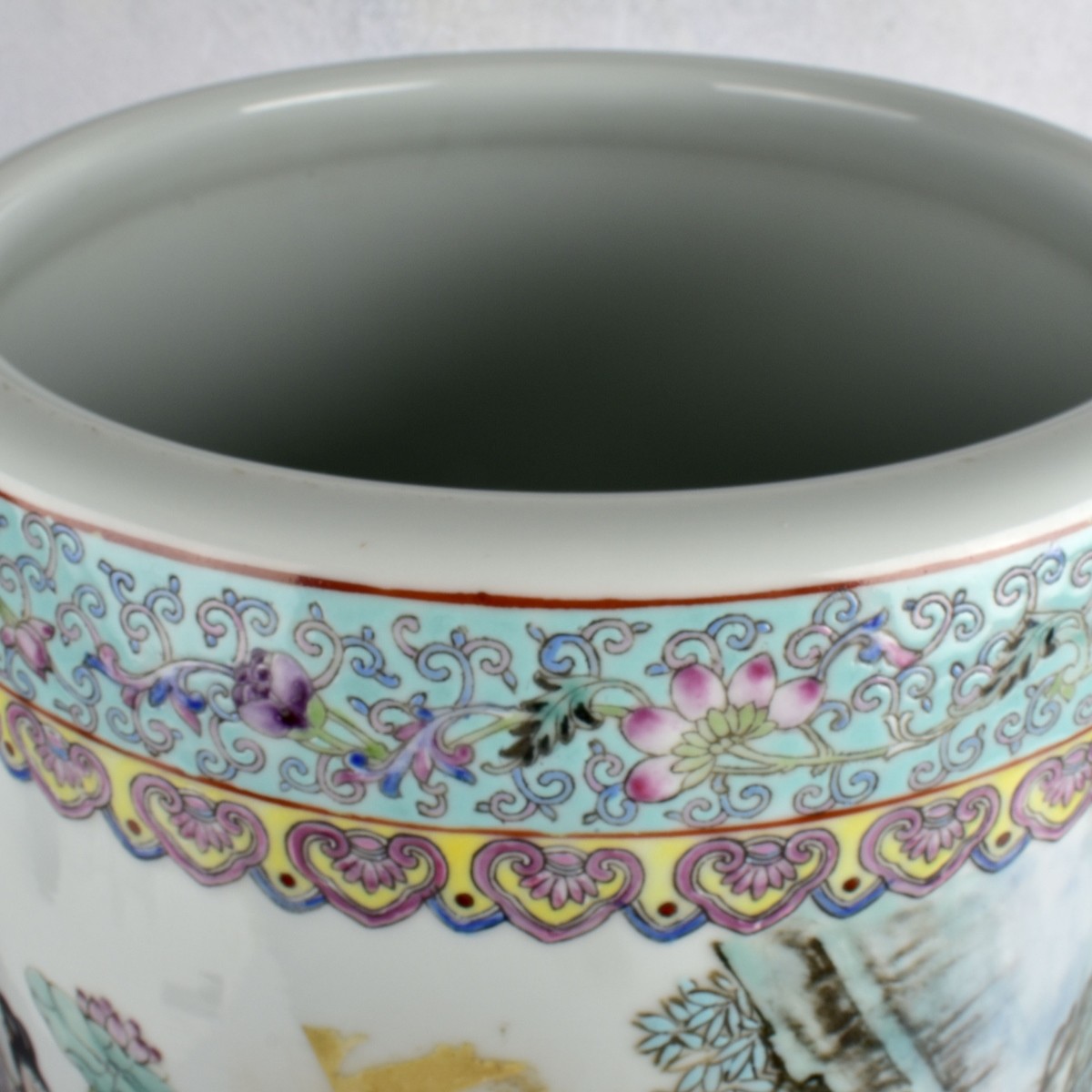 Chinese Famille Rose Porcelain Umbrella Stand