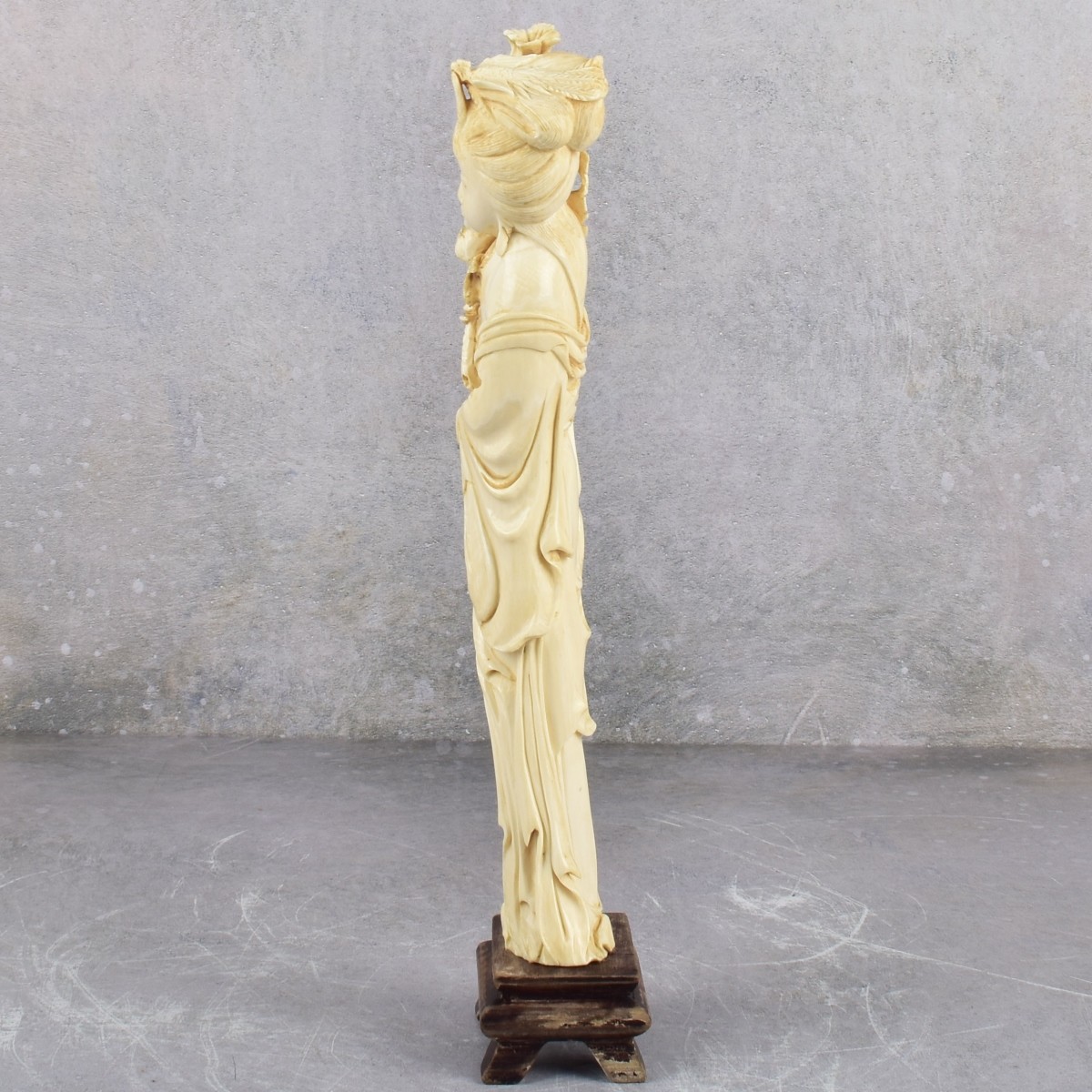 Antique Japanese Carved Figure of a Beauty