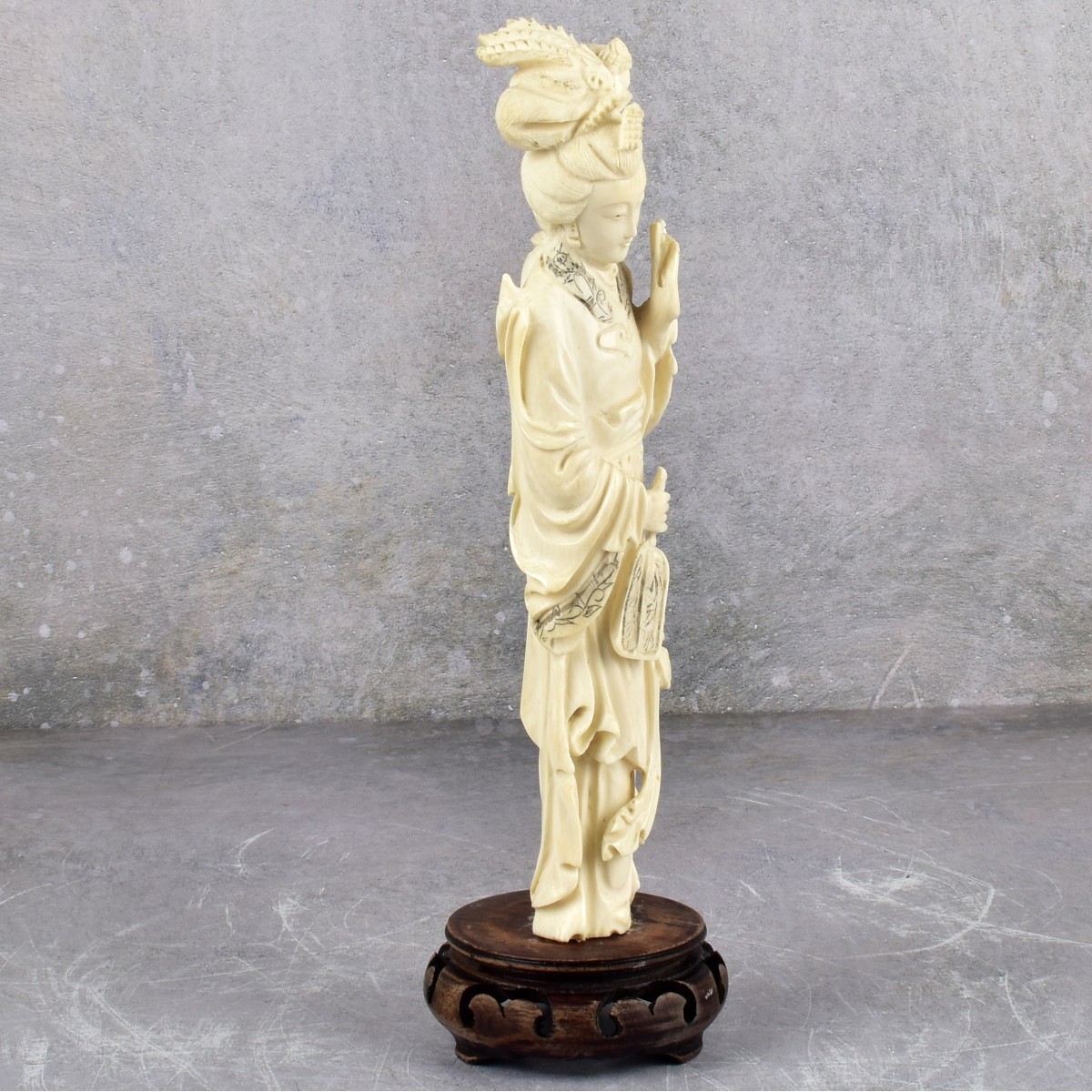 Antique Japanese Carved Figure of a Beauty