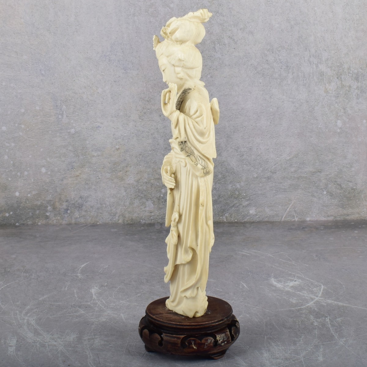 Antique Japanese Carved Figure of a Beauty