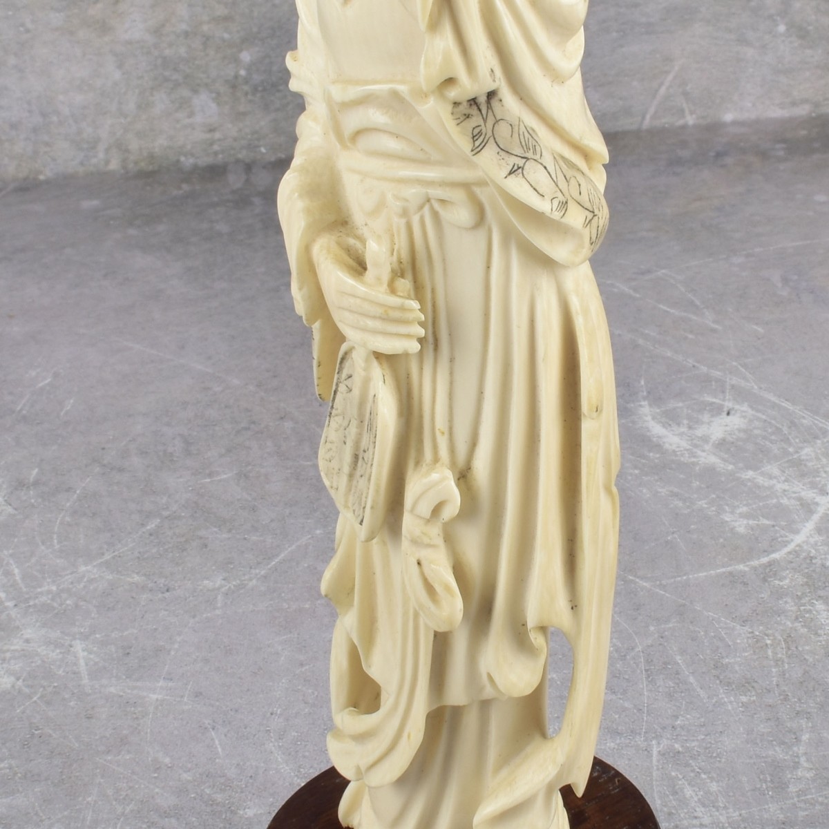Antique Japanese Carved Figure of a Beauty