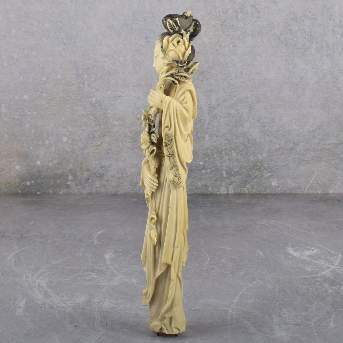 Antique Japanese Carved Figure of a Beauty