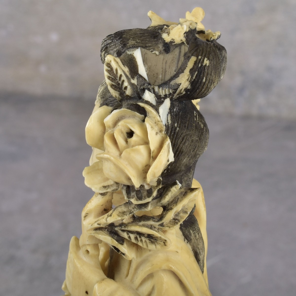 Antique Japanese Carved Figure of a Beauty