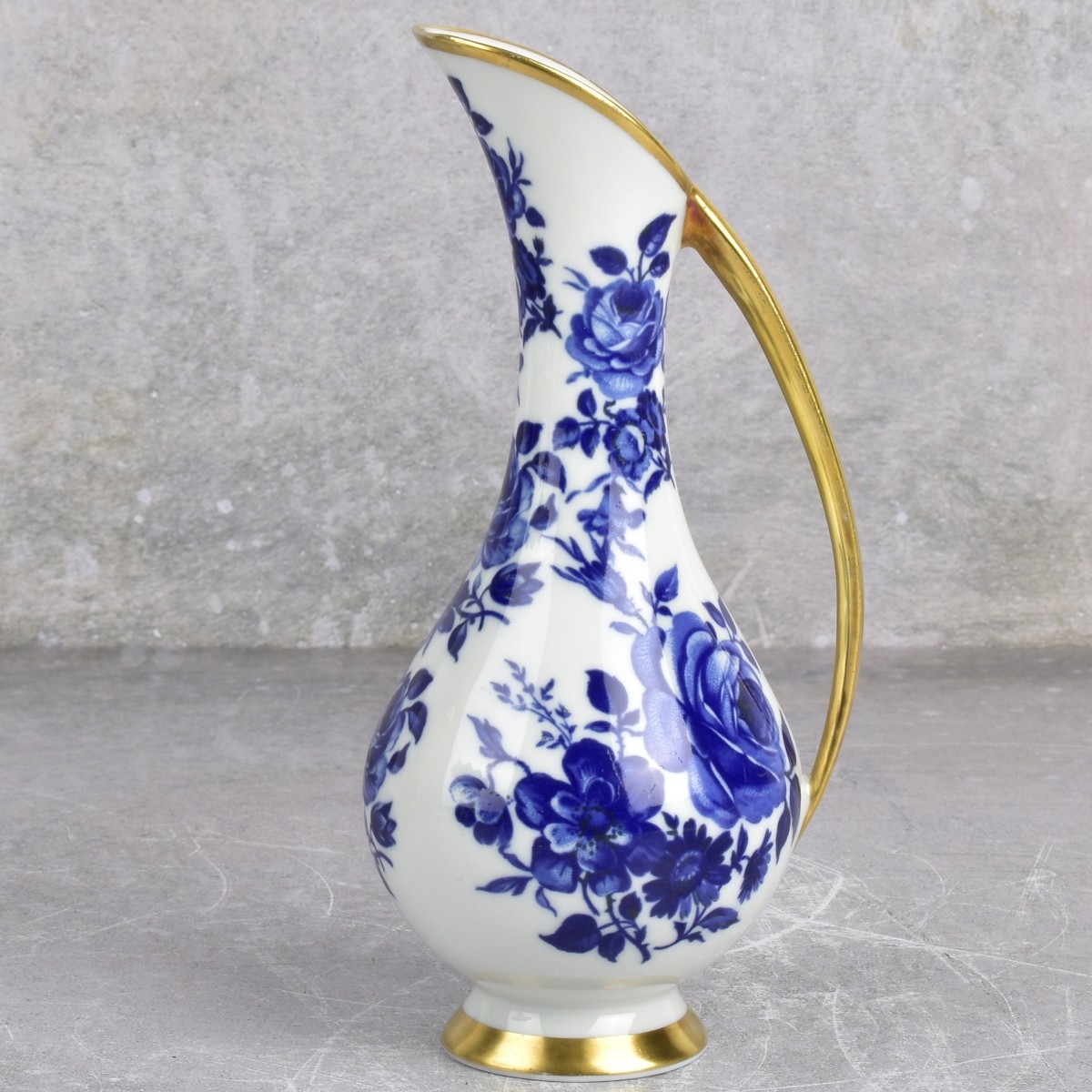Modern Assorted Porcelain and Glass Pieces