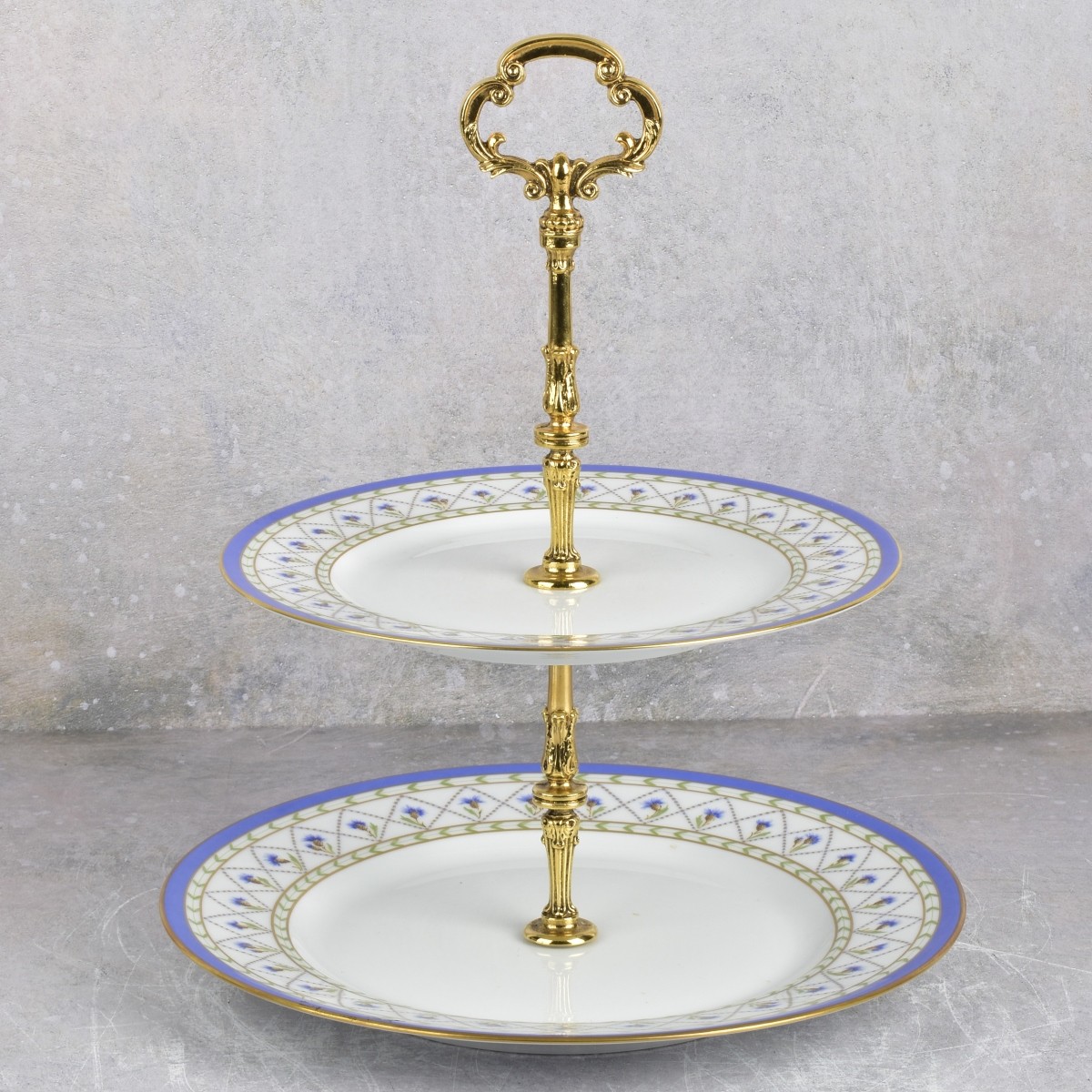 Modern Assorted Porcelain and Glass Pieces