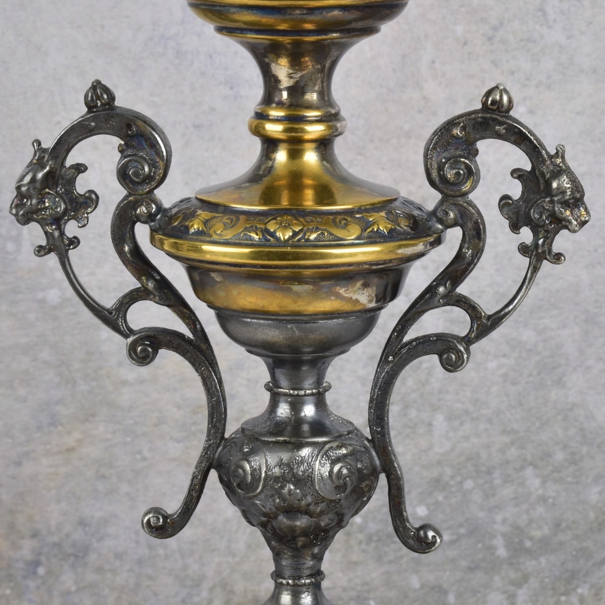 Modern Assorted Porcelain and Glass Pieces