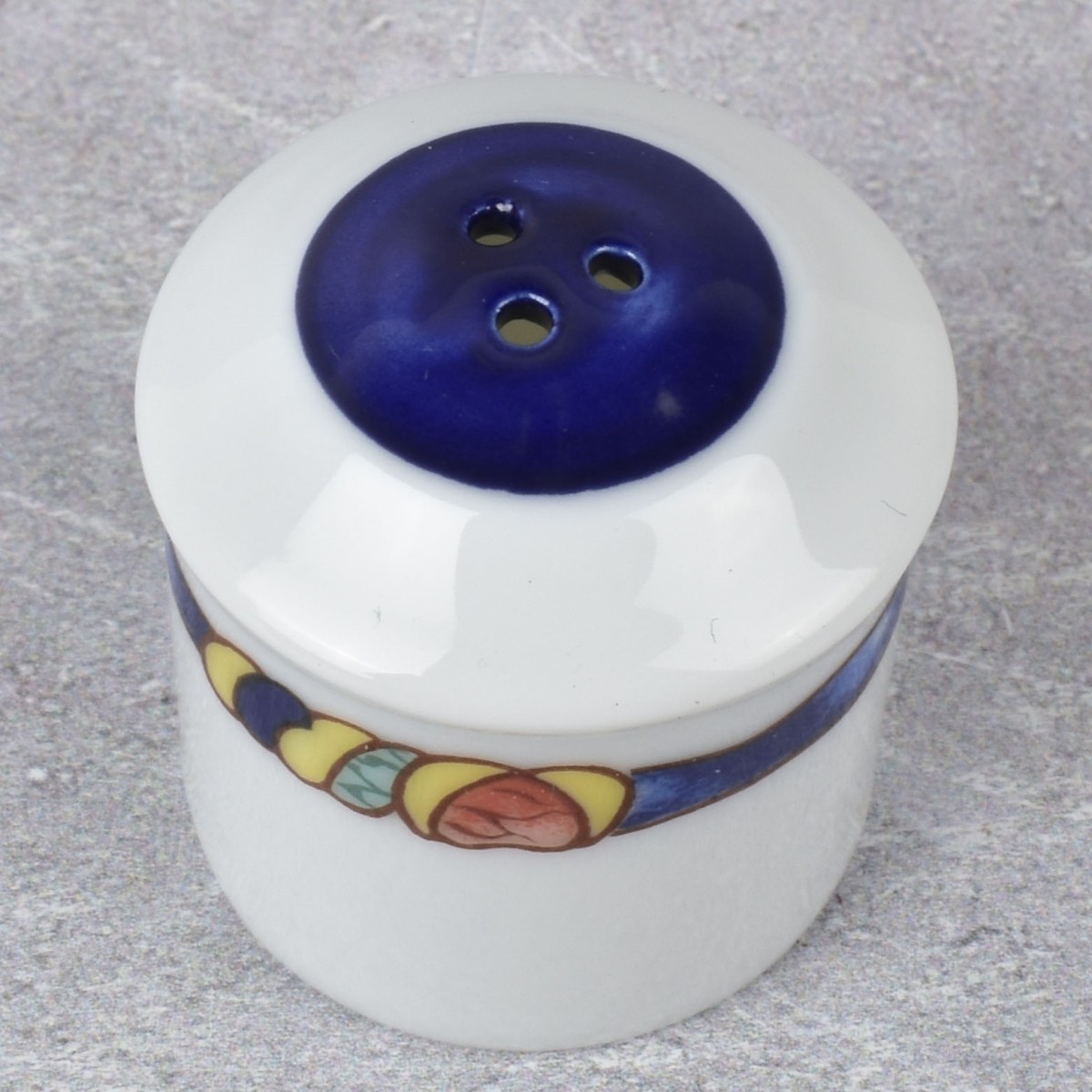 Assorted Tableware Items
