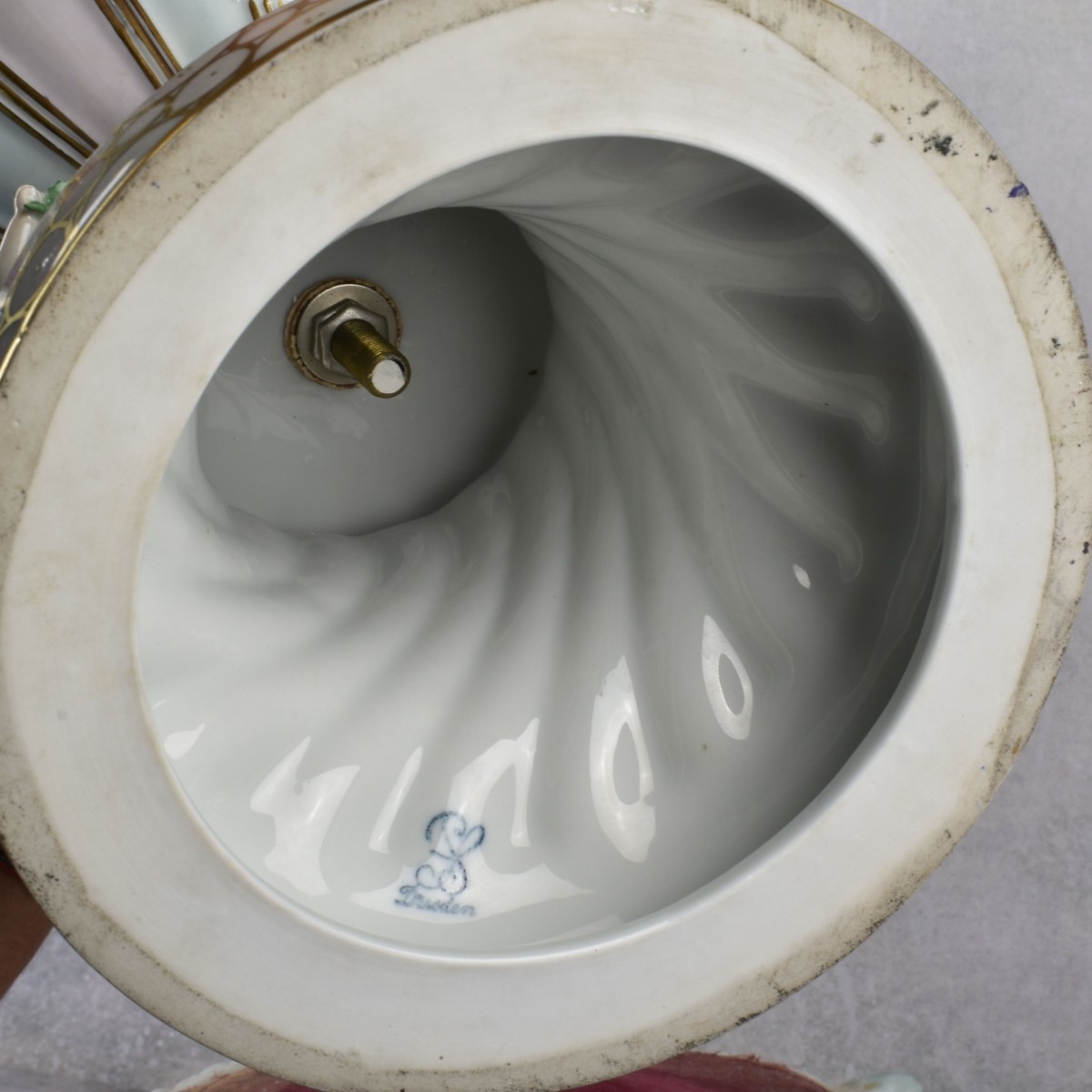 Early 20th Century Dresden Porcelain Urn