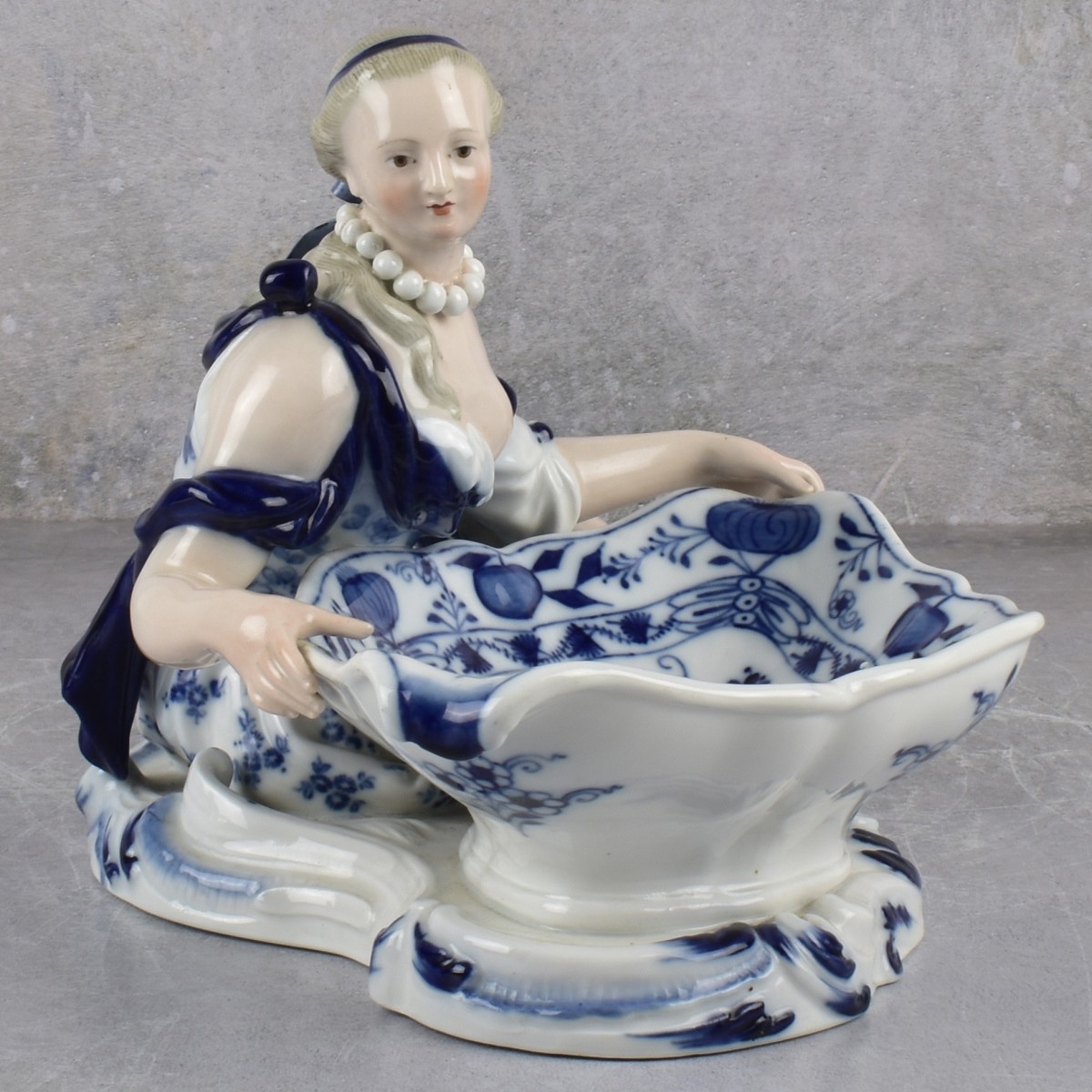 Meissen German Porcelain Porcelain Sweetmeat Dish