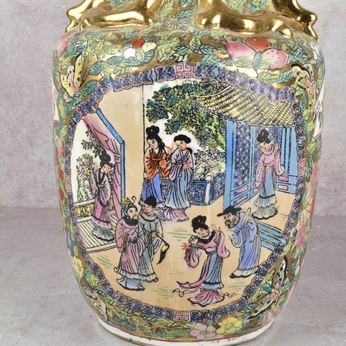 Chinese Rose Medallion Porcelain Vase