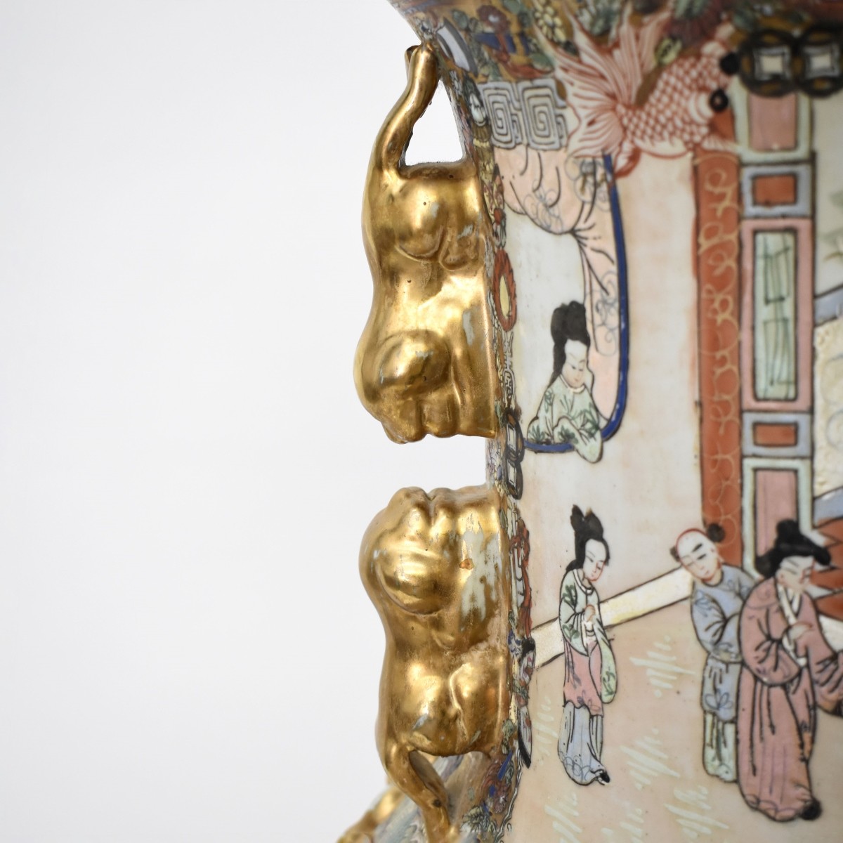 Vintage Chinese Rose Medallion Porcelain Urn