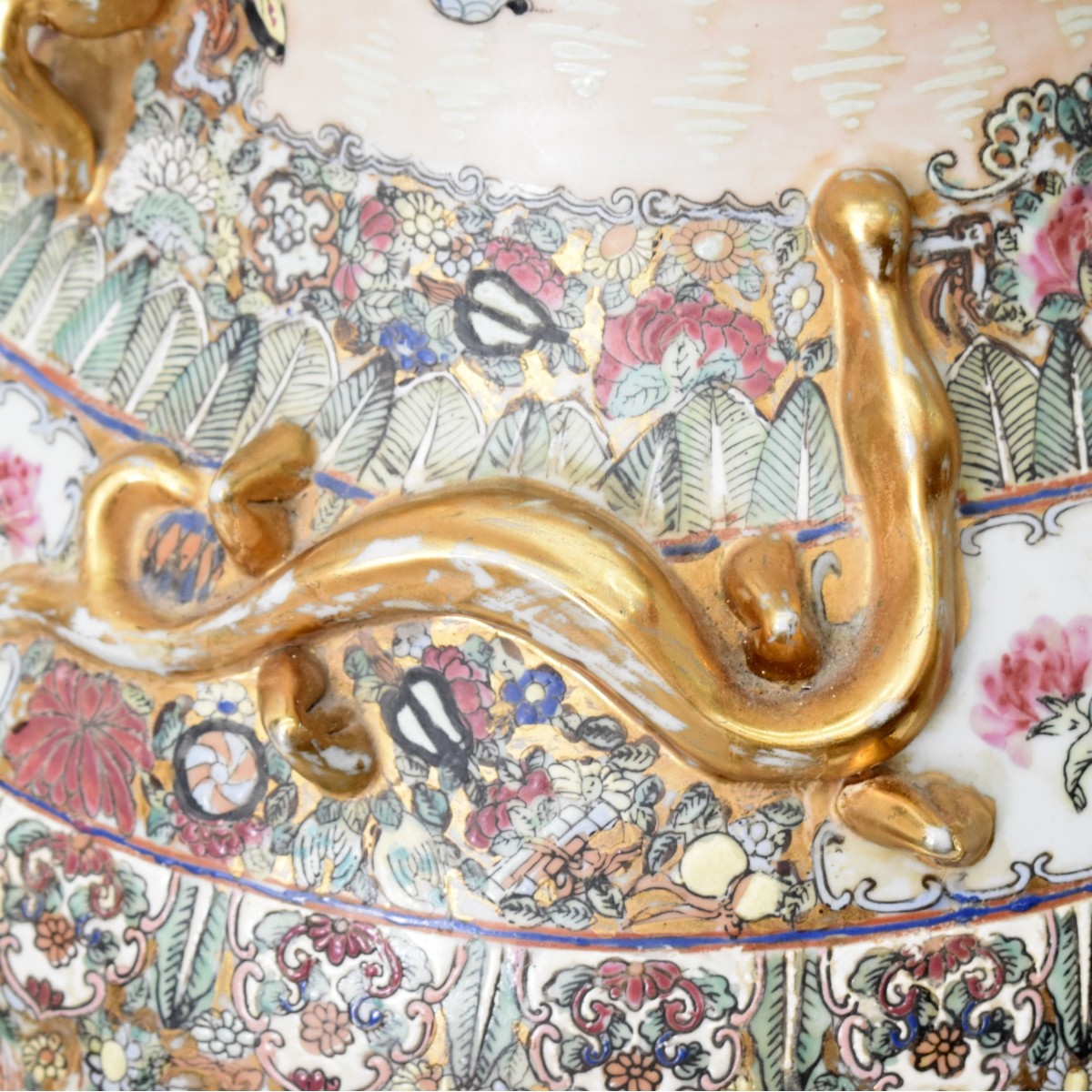 Vintage Chinese Rose Medallion Porcelain Urn