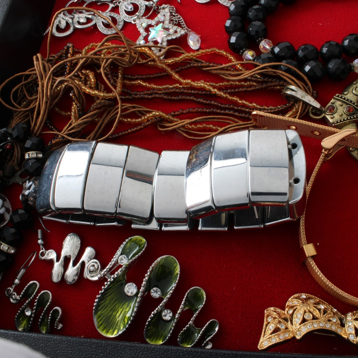 Lot of Fashion Jewelry