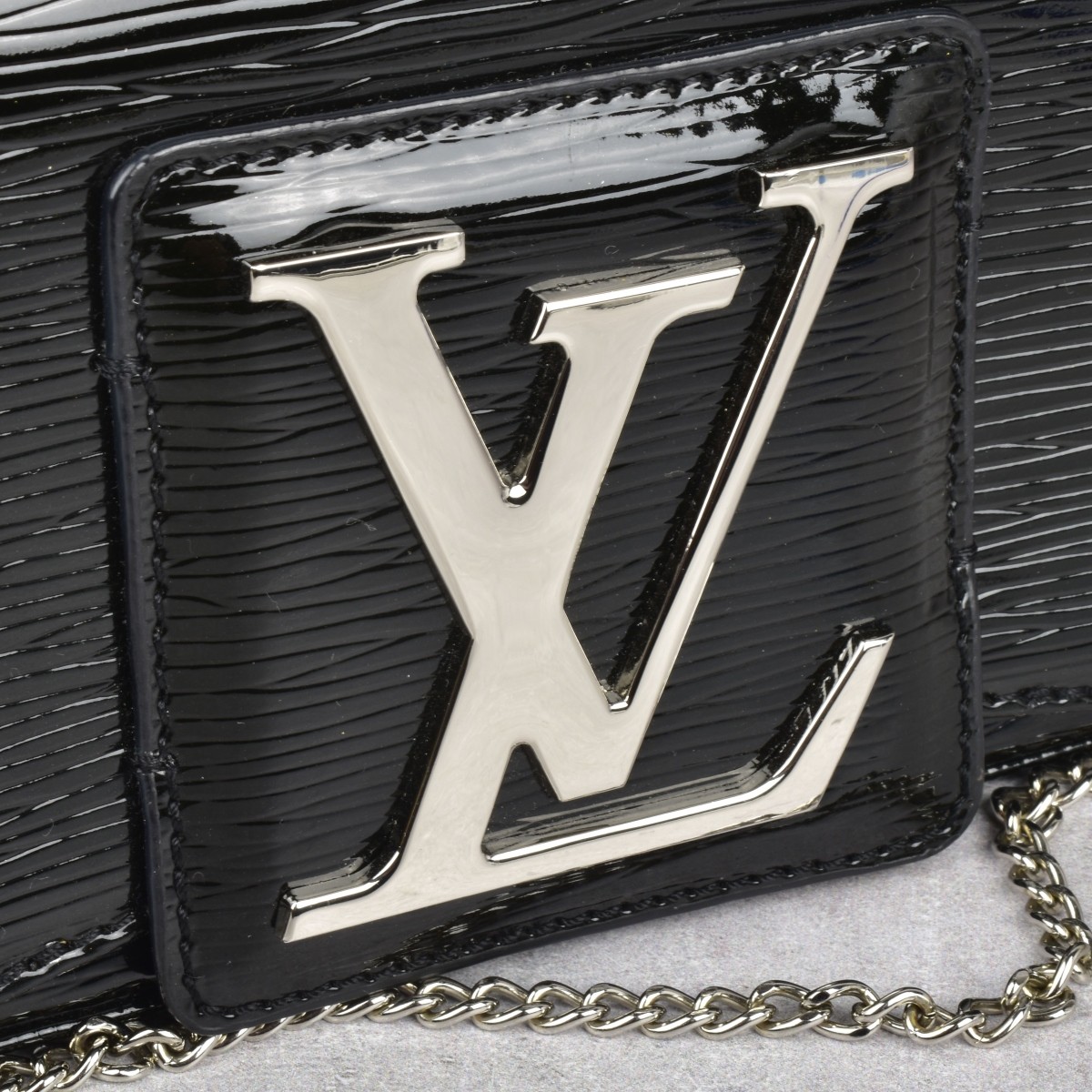 Replica Louis Vuitton Pochette