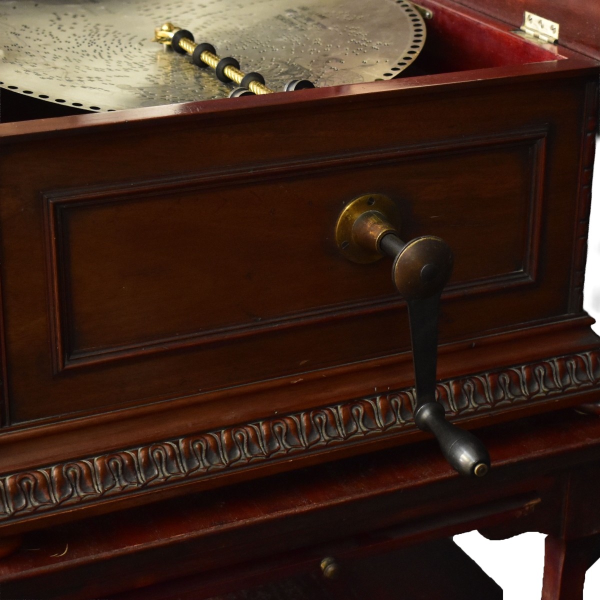 Regina 15 1/2" Metal Disk Music Box