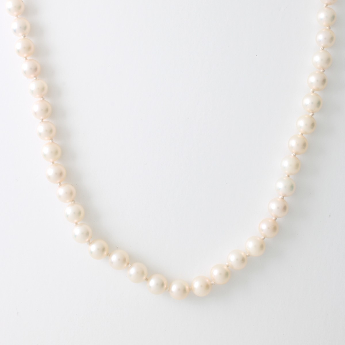 Fine Vintage Single Strand 6.4-6.5mm Pearl and 14