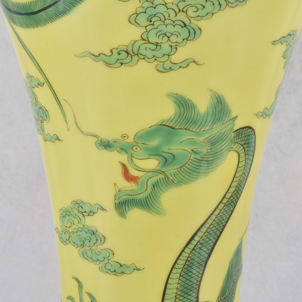 intage Japanese Fukagawa Ceramic Vase