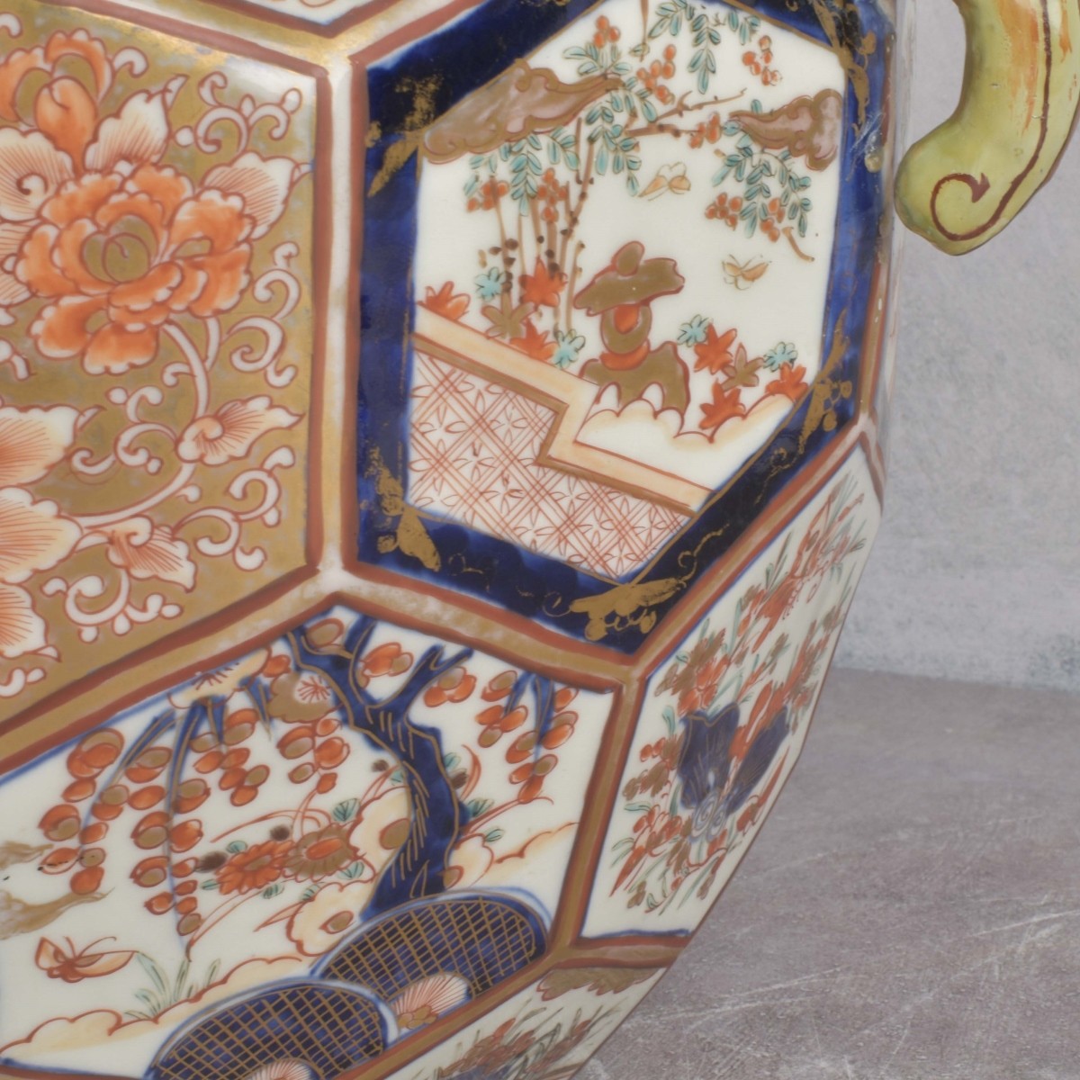 Circa 1900 Japanese Imari Tureen