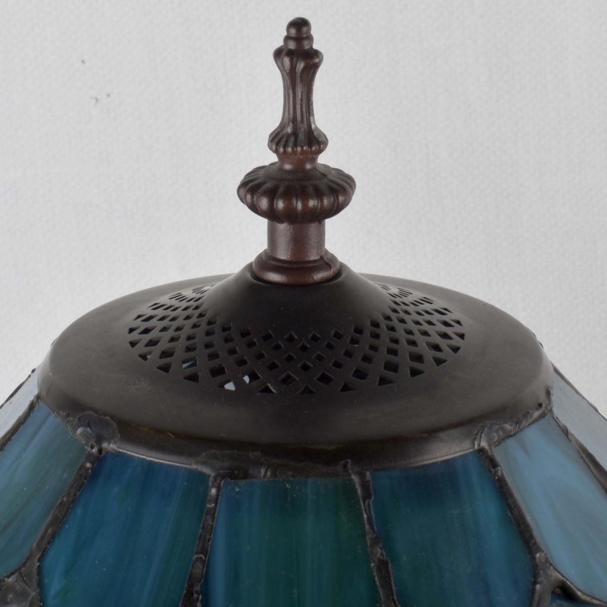 Tiffany-style Stained Glass Lamp