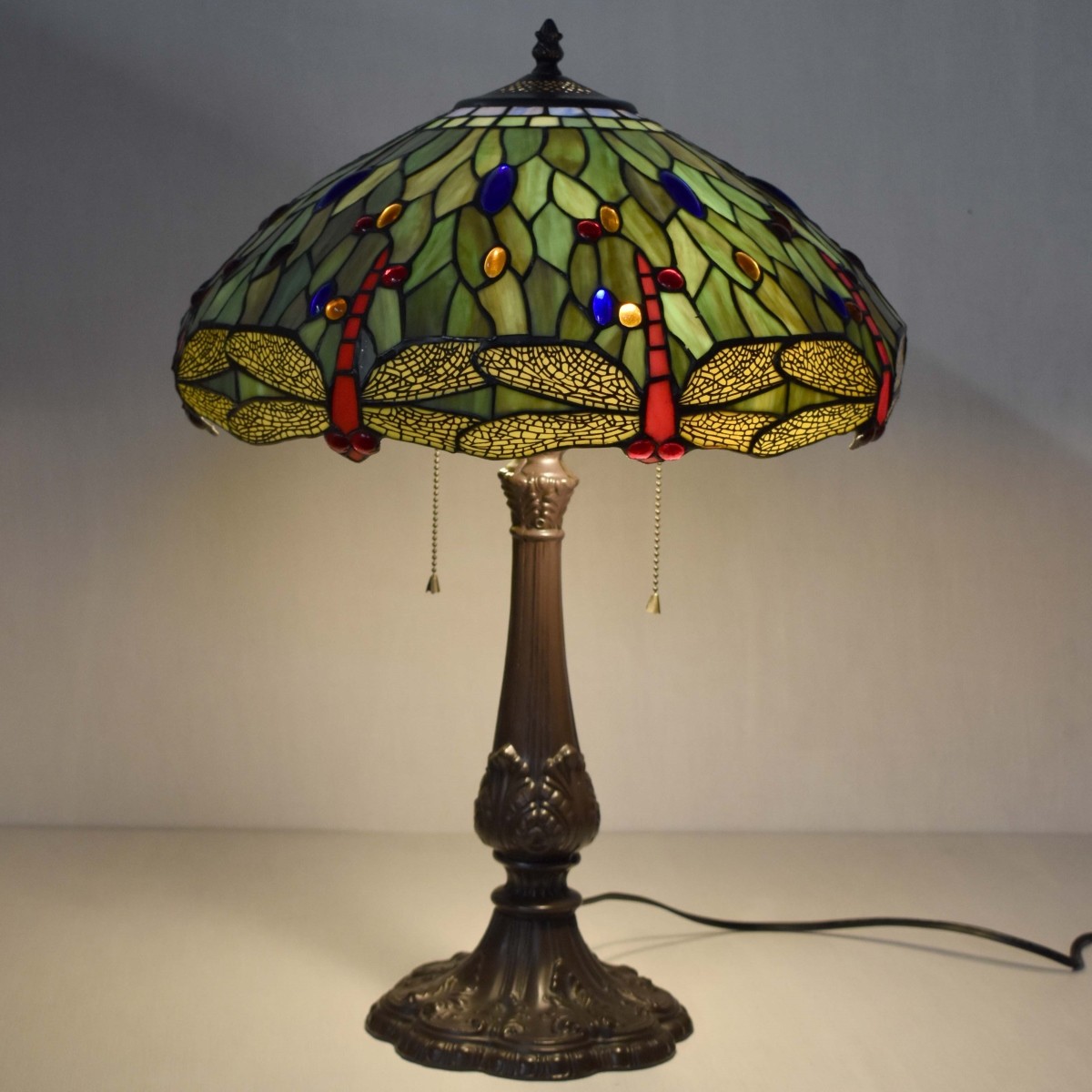 Tiffany-style Stained Glass Lamp