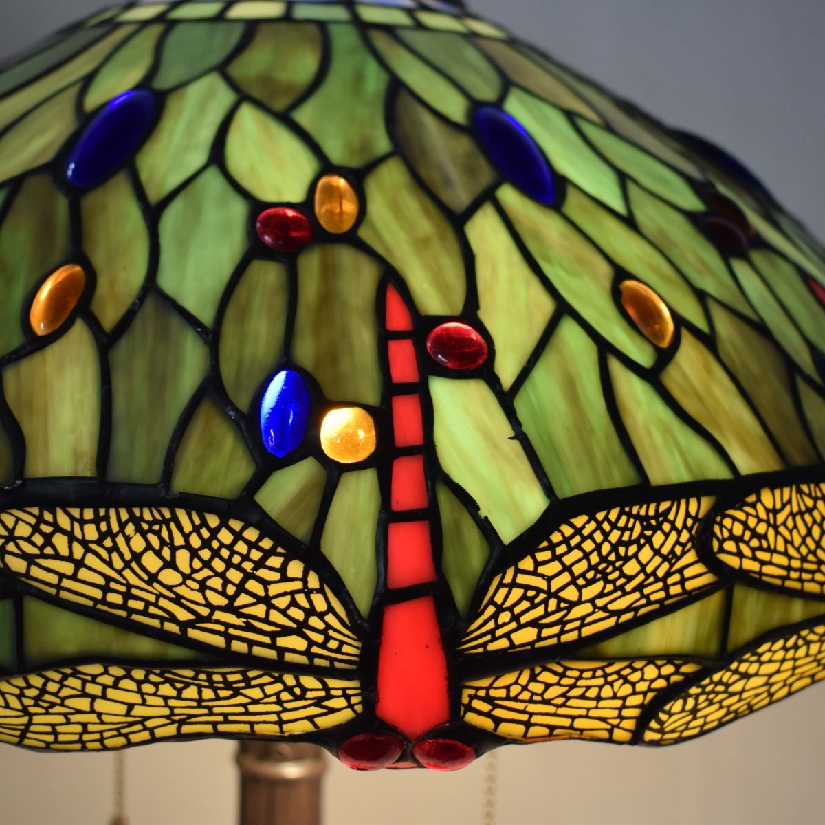 Tiffany-style Stained Glass Lamp