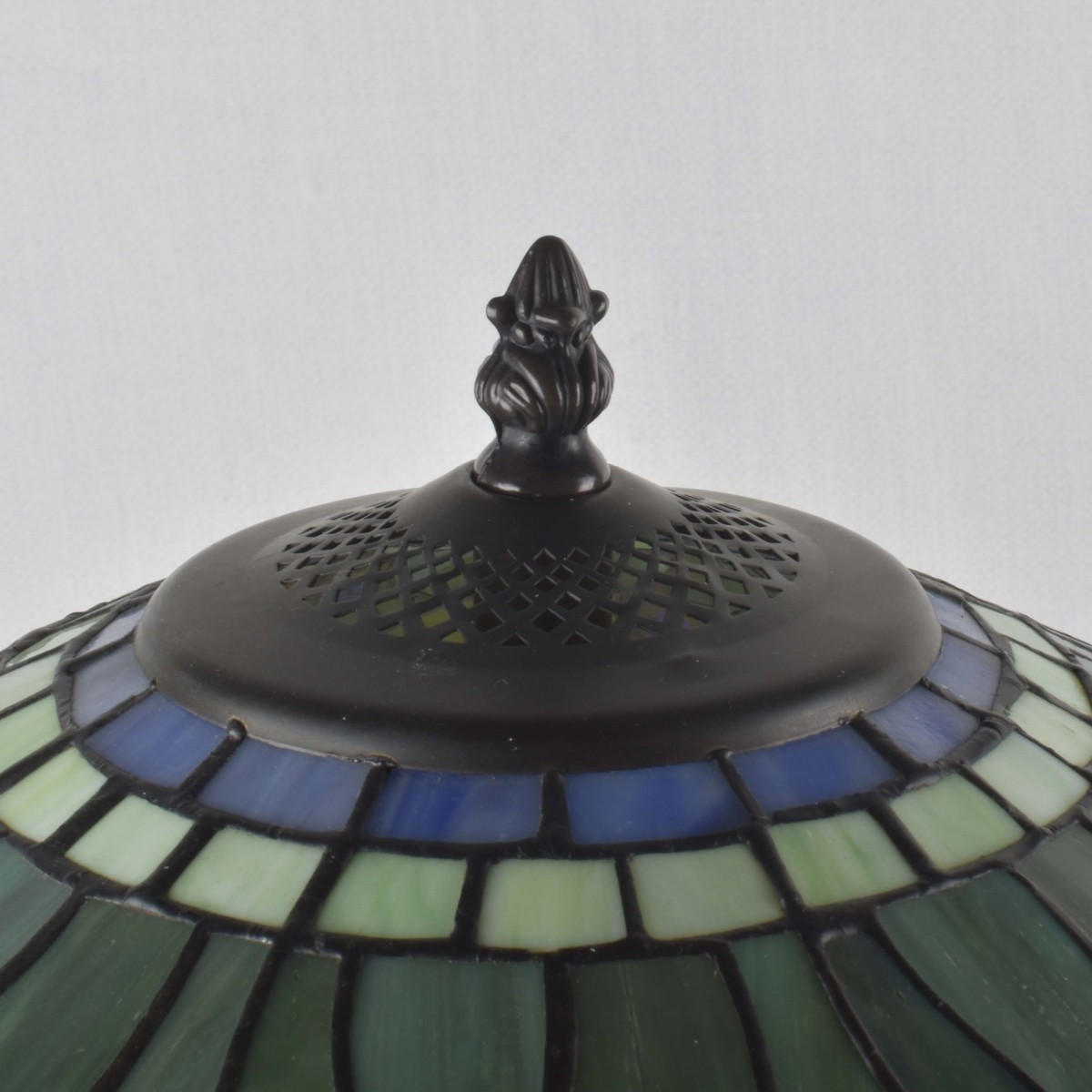 Tiffany-style Stained Glass Lamp