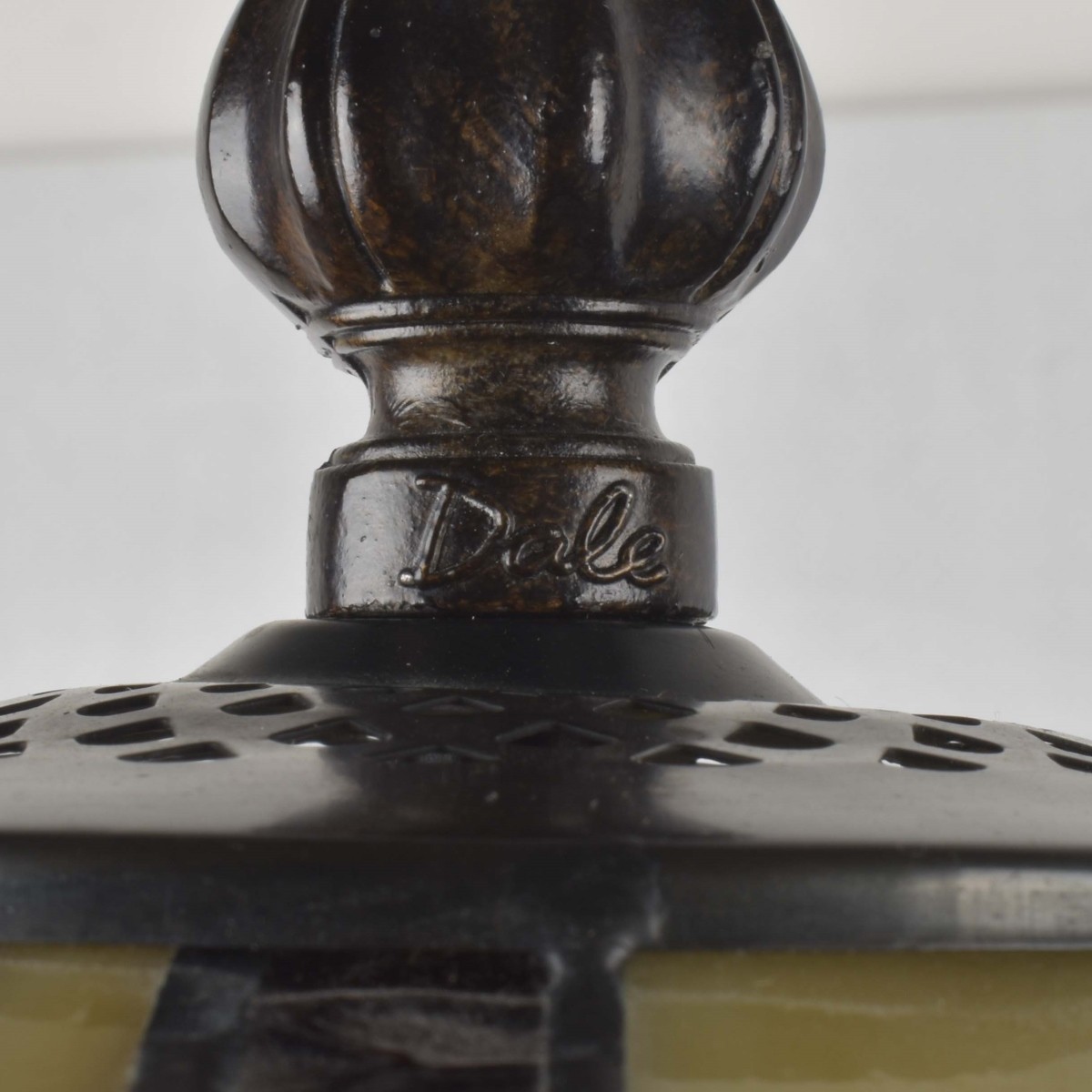 Tiffany-style Stained Glass Lamp