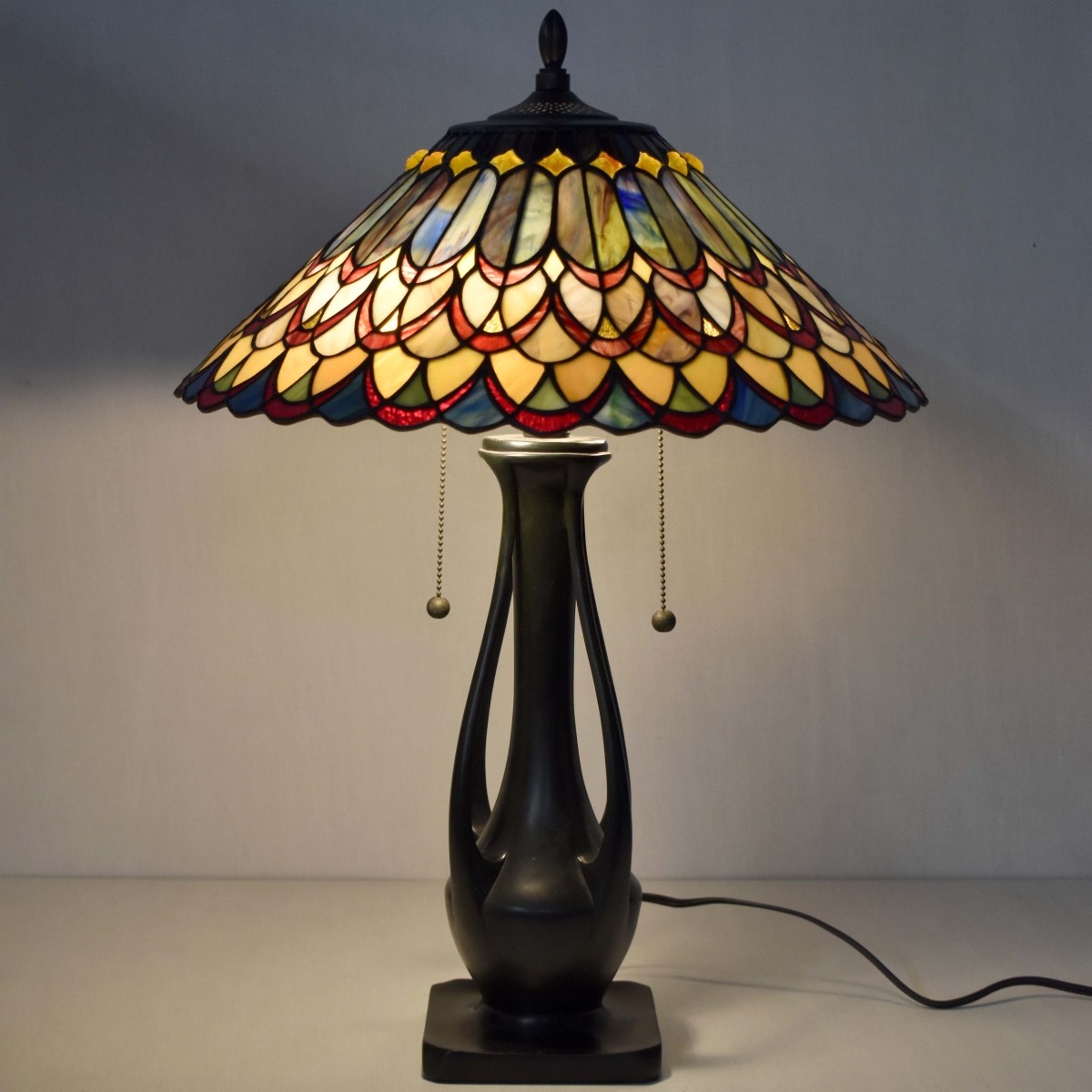 Tiffany-style Stained Glass Lamp