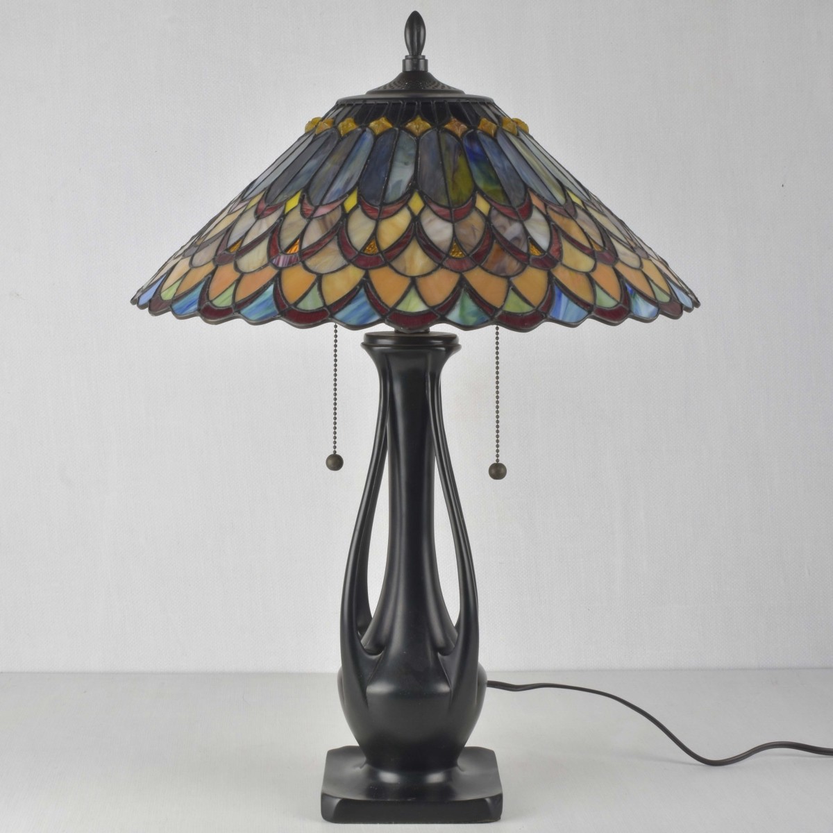 Tiffany-style Stained Glass Lamp