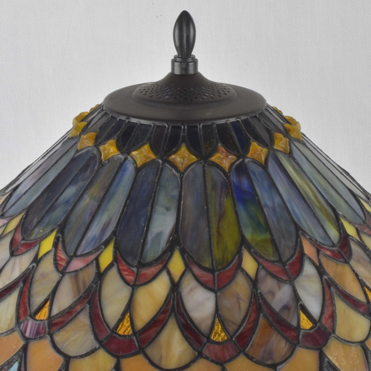Tiffany-style Stained Glass Lamp