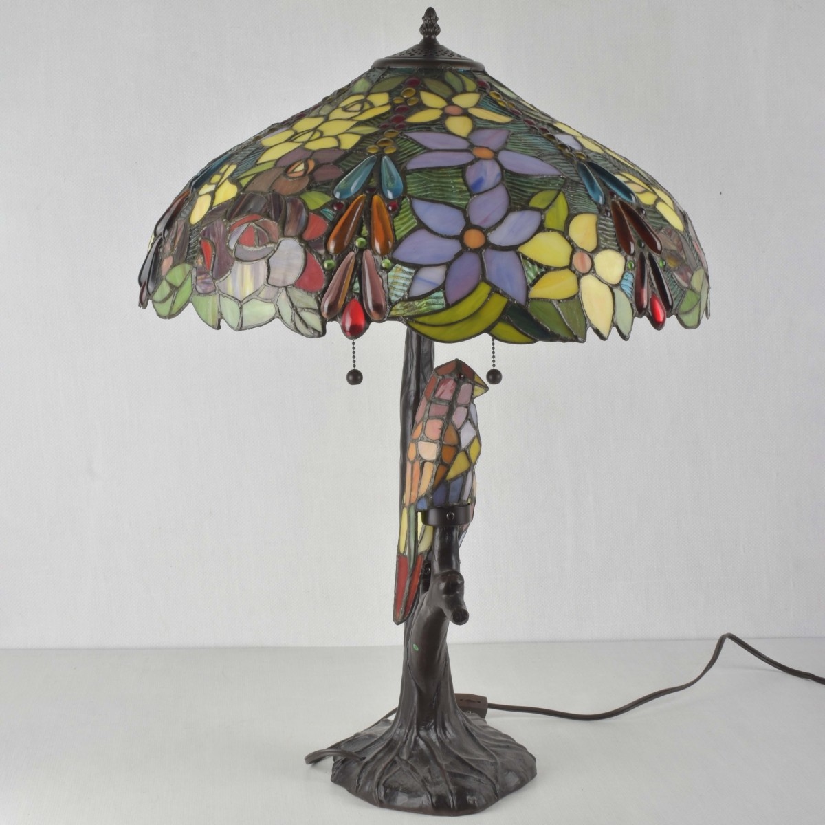 Tiffany-style Stained Glass Lamp